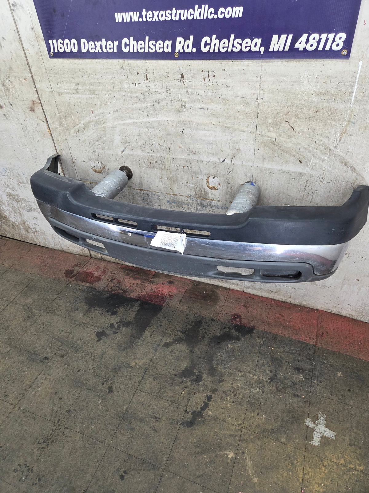 1999-2002 Chevrolet Silverado 2500 3500 HD Front Bumper - Chrome