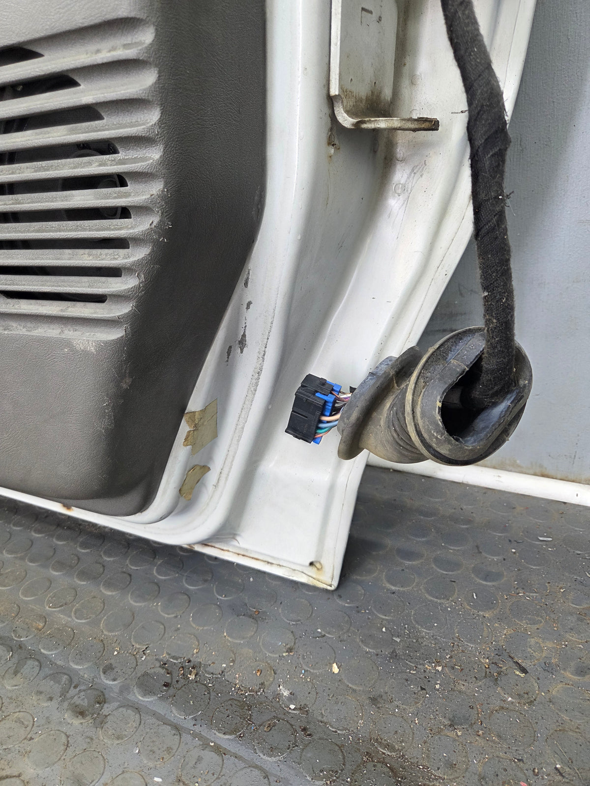 2005-2013 Chevrolet Express / Savana LH Front Driver Side Door