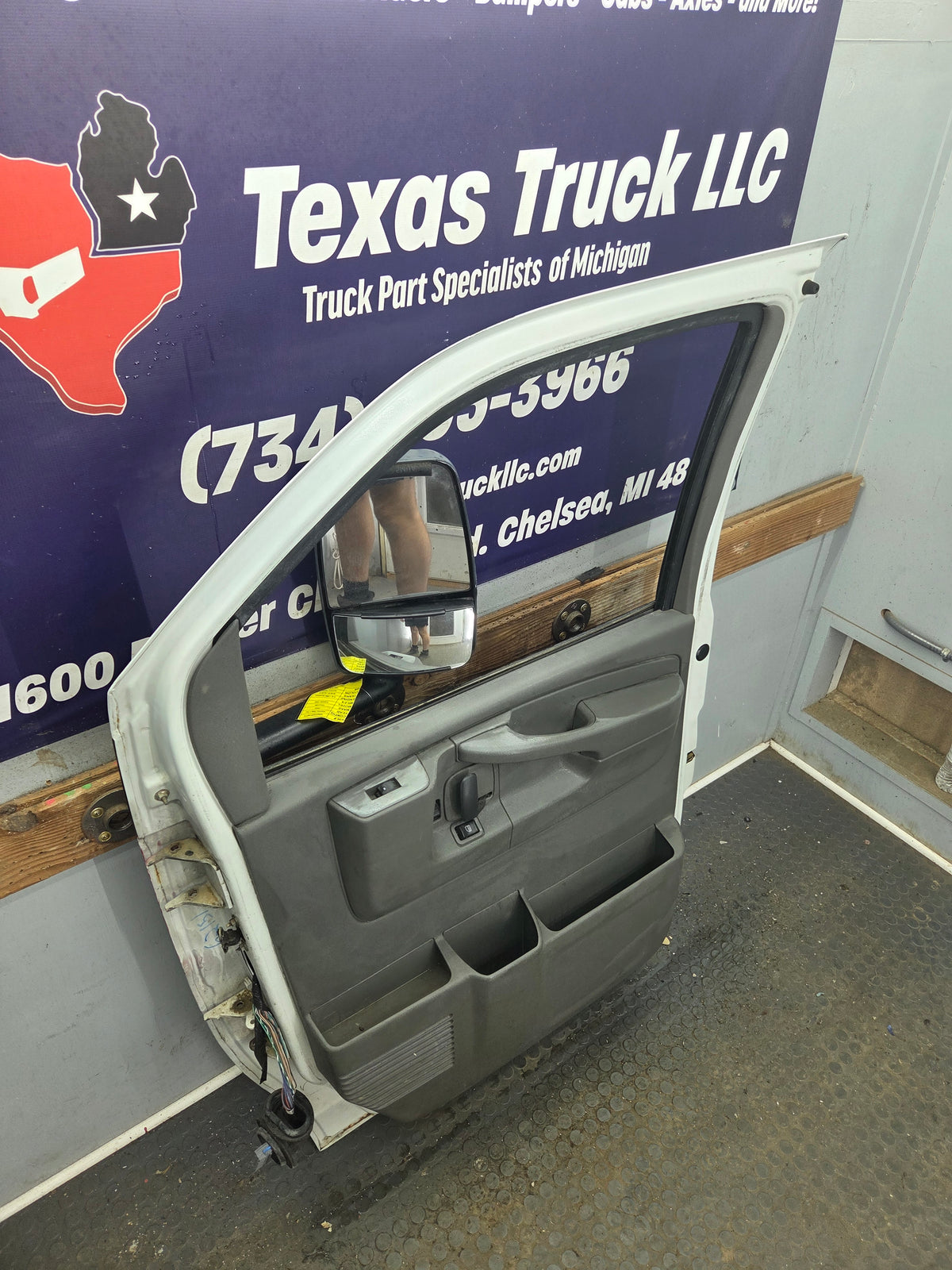2005-2013 Chevrolet Express / Savana RH Front Passenger Side Door