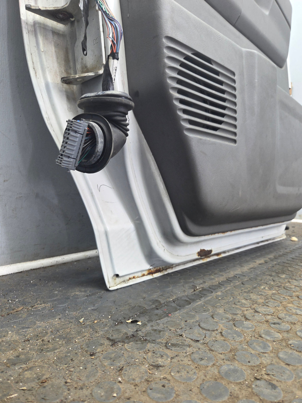 2005-2013 Chevrolet Express / Savana RH Front Passenger Side Door
