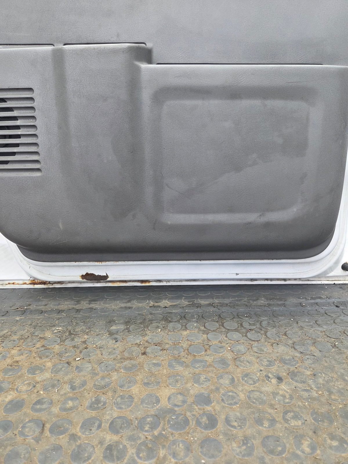 2005-2013 Chevrolet Express / Savana RH Front Passenger Side Door