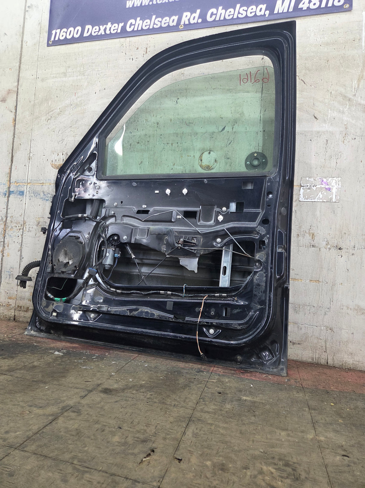 1999-2006 Chevrolet Silverado / GMC Sierra 1500 2500 3500 HD Front Passenger side Door RH