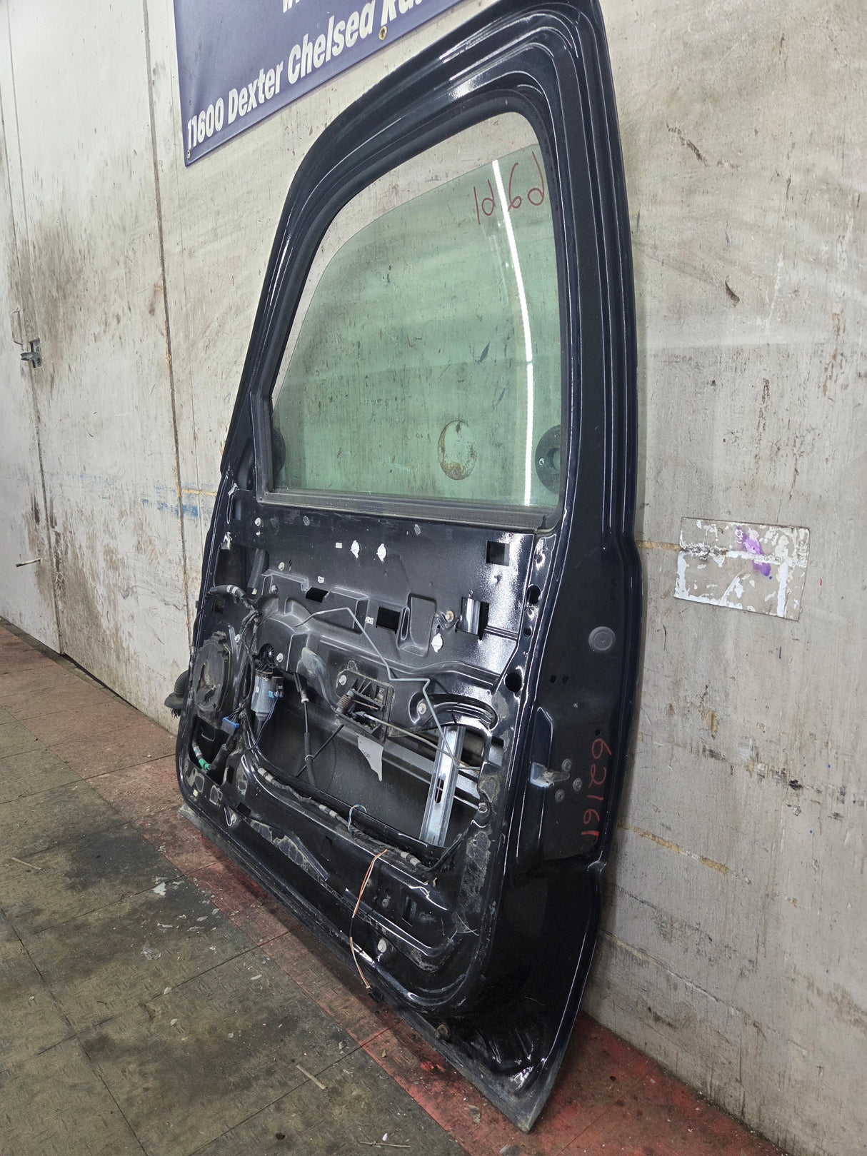 1999-2006 Chevrolet Silverado / GMC Sierra 1500 2500 3500 HD Front Passenger side Door RH