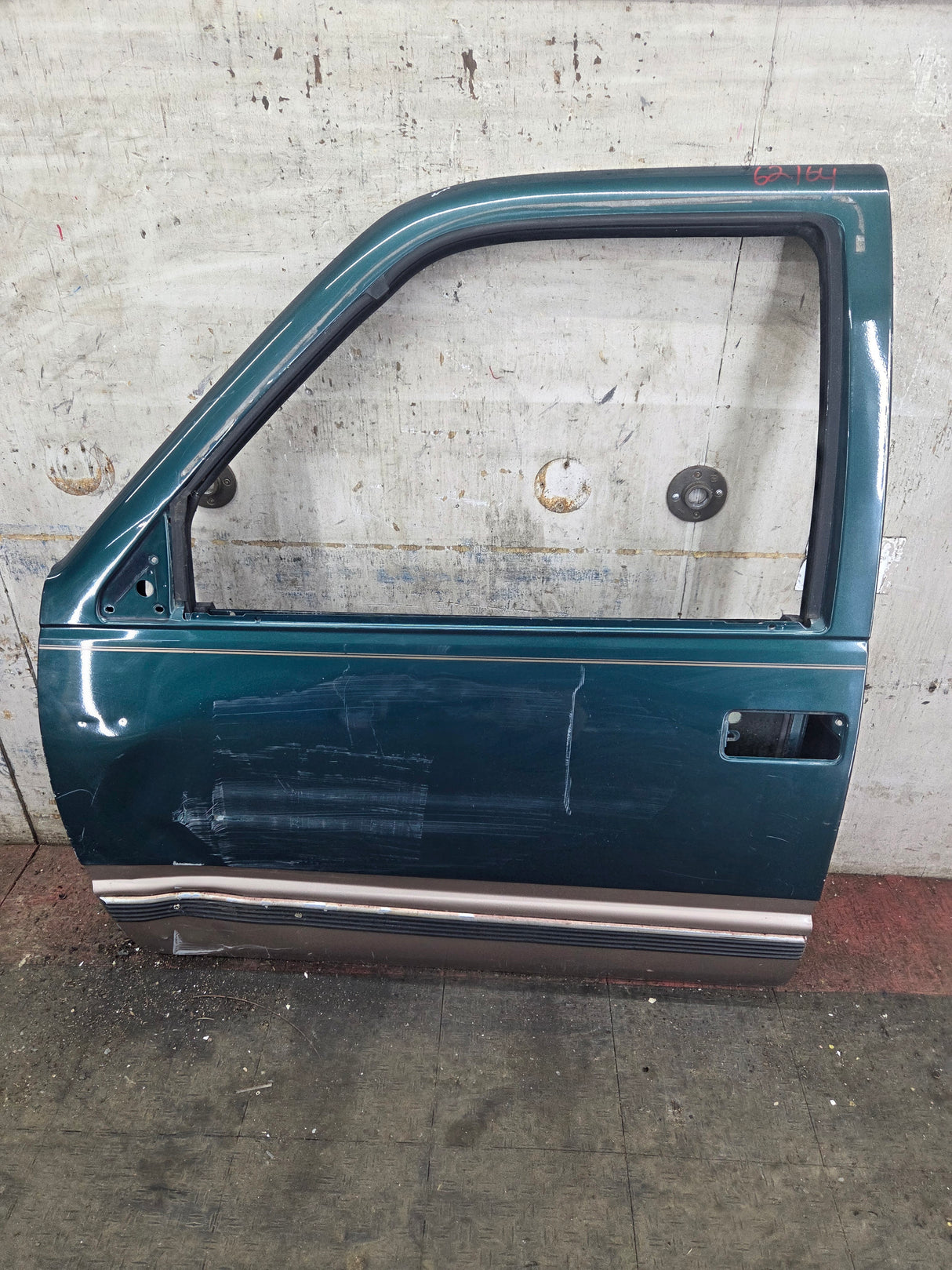 1988-2000 Chevrolet Silverado Suburban GMC Sierra LH Front Driver Side Door