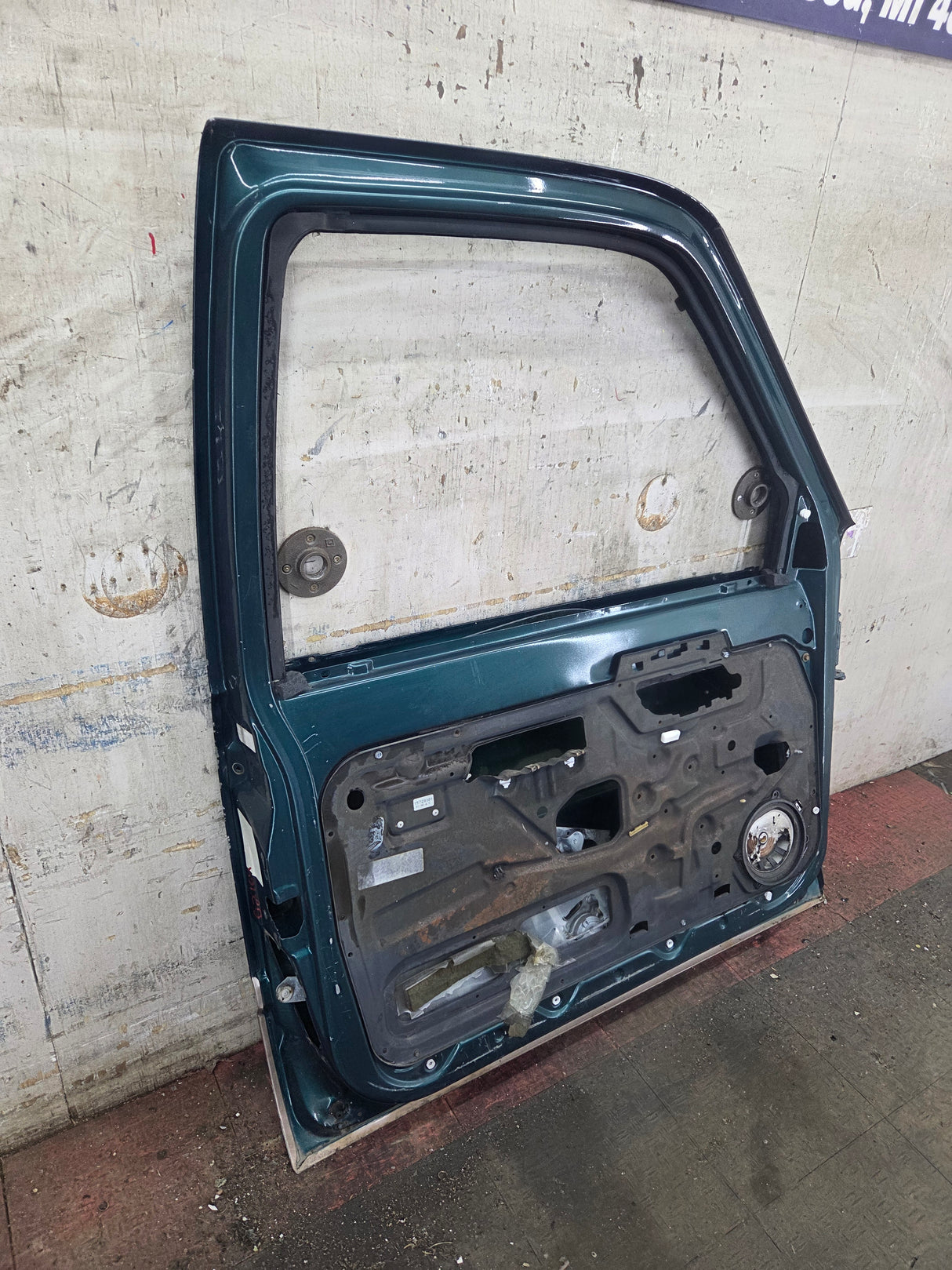 1988-2000 Chevrolet Silverado Suburban GMC Sierra LH Front Driver Side Door