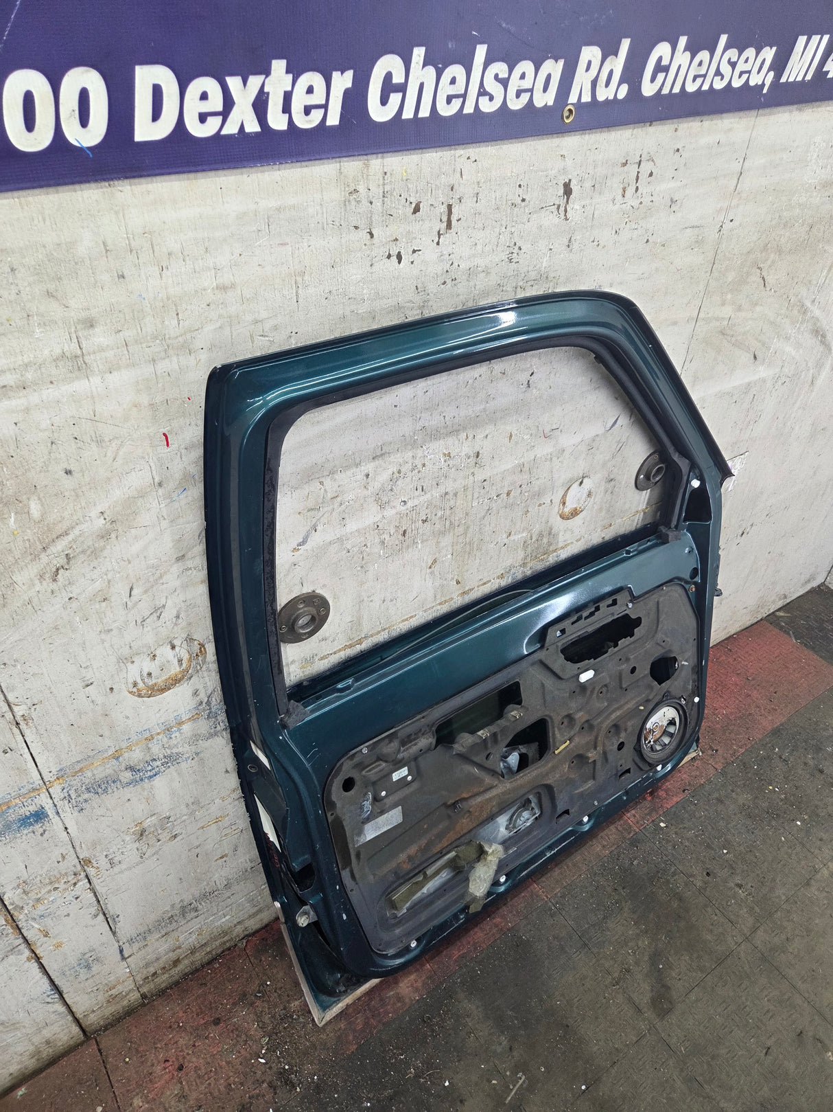 1988-2000 Chevrolet Silverado Suburban GMC Sierra LH Front Driver Side Door