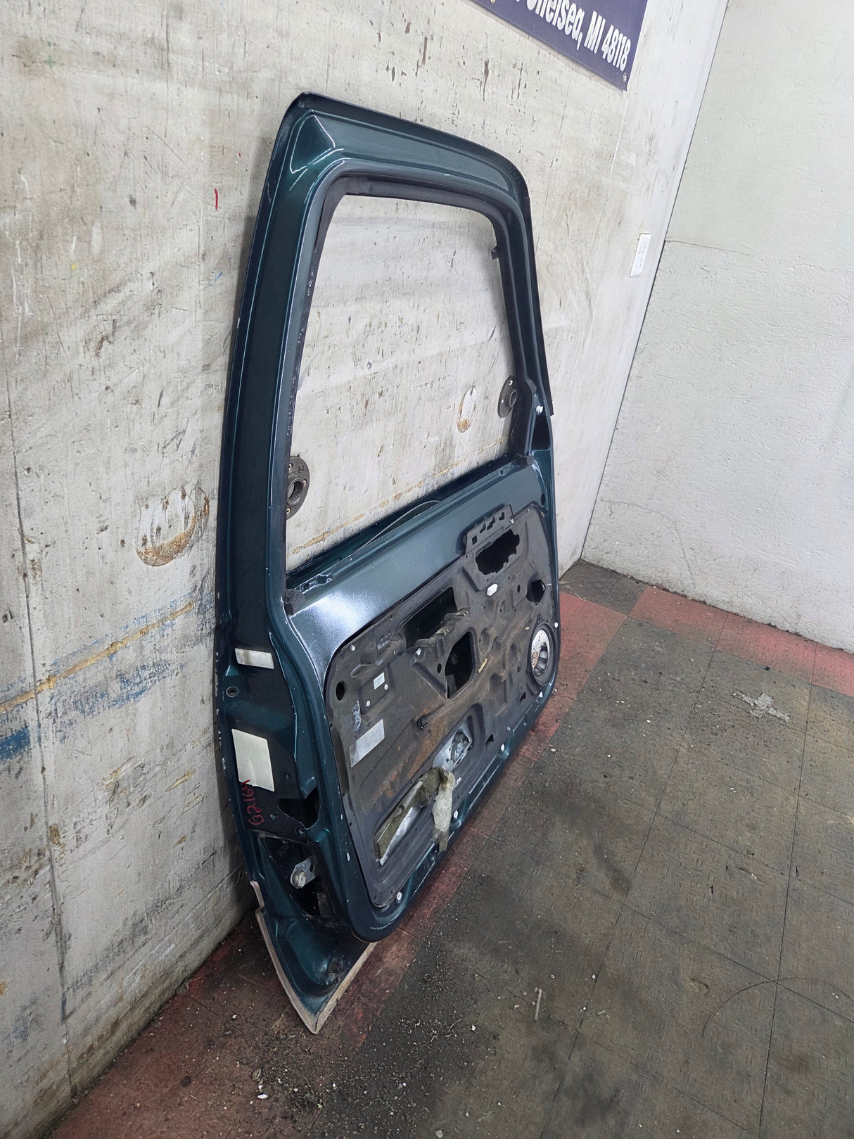 1988-2000 Chevrolet Silverado Suburban GMC Sierra LH Front Driver Side Door