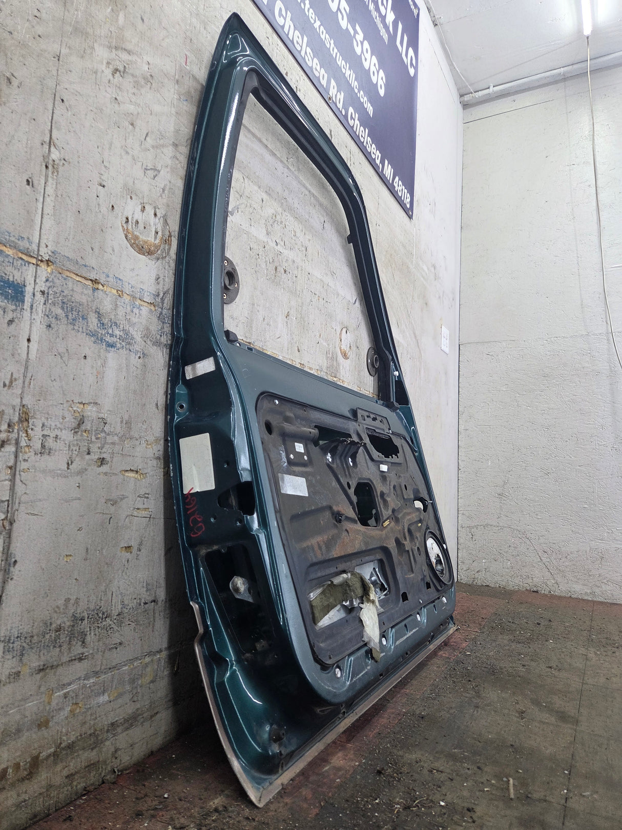 1988-2000 Chevrolet Silverado Suburban GMC Sierra LH Front Driver Side Door