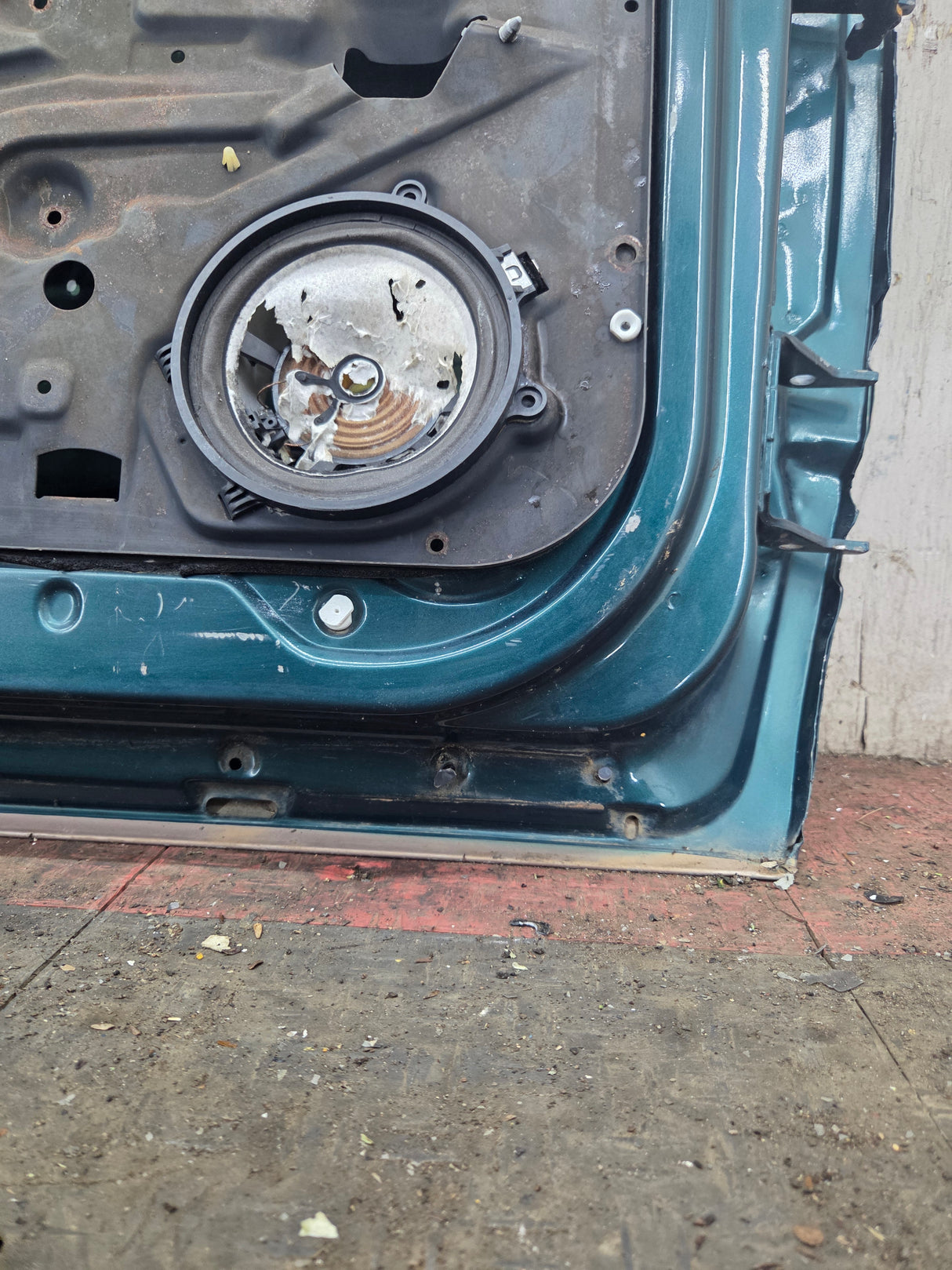 1988-2000 Chevrolet Silverado Suburban GMC Sierra LH Front Driver Side Door