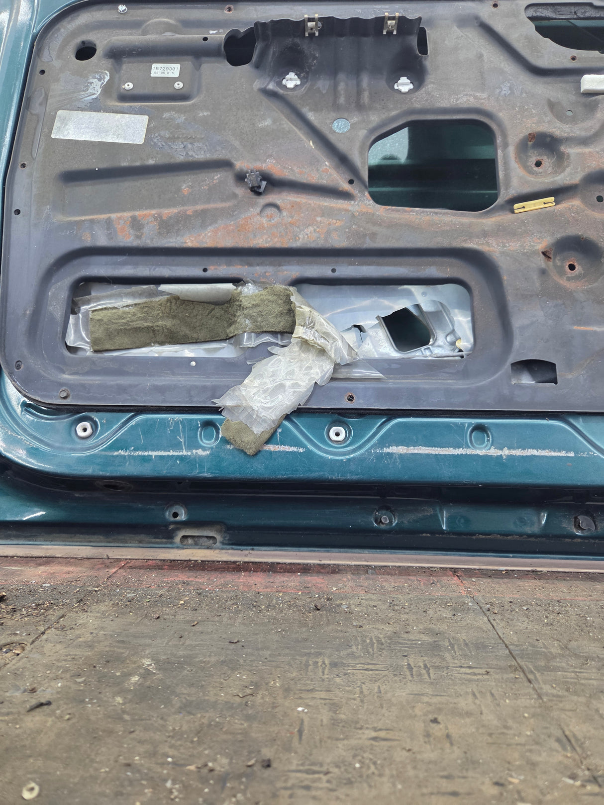 1988-2000 Chevrolet Silverado Suburban GMC Sierra LH Front Driver Side Door