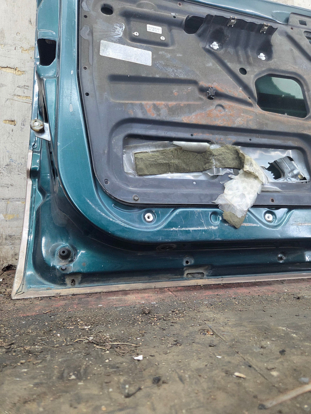 1988-2000 Chevrolet Silverado Suburban GMC Sierra LH Front Driver Side Door