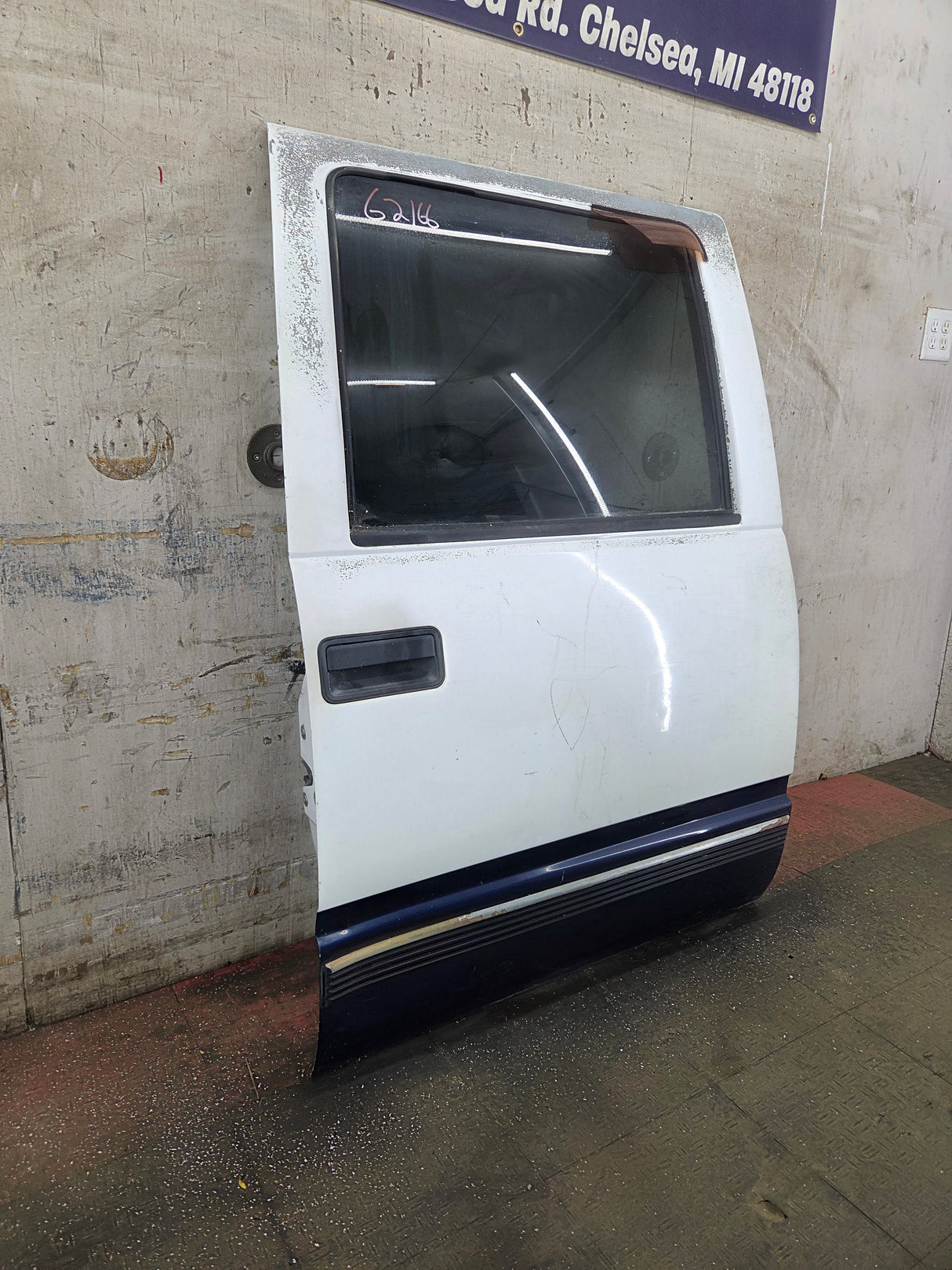 1992-2000 Chevrolet Silverado Suburban GMC Sierra K1500 K2500 K3500 Crew Cab RH Rear Driver Door