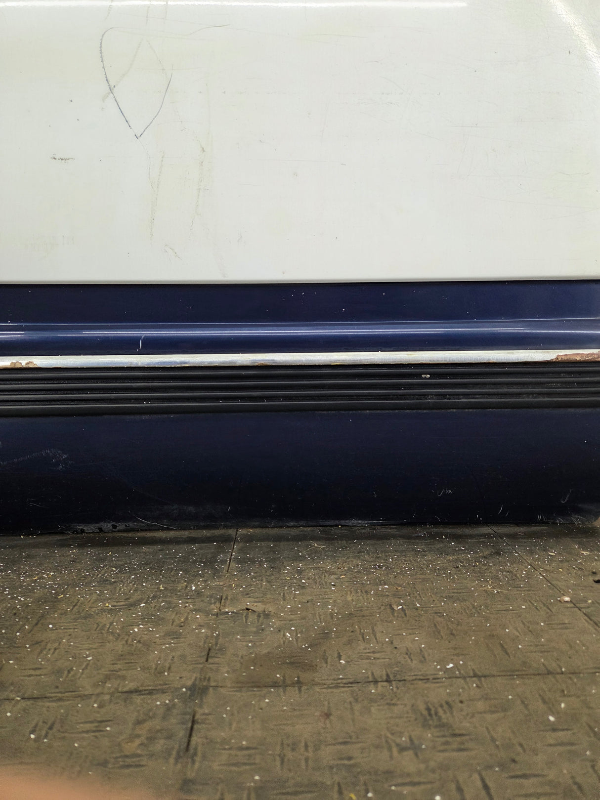 1992-2000 Chevrolet Silverado Suburban GMC Sierra K1500 K2500 K3500 Crew Cab RH Rear Driver Door