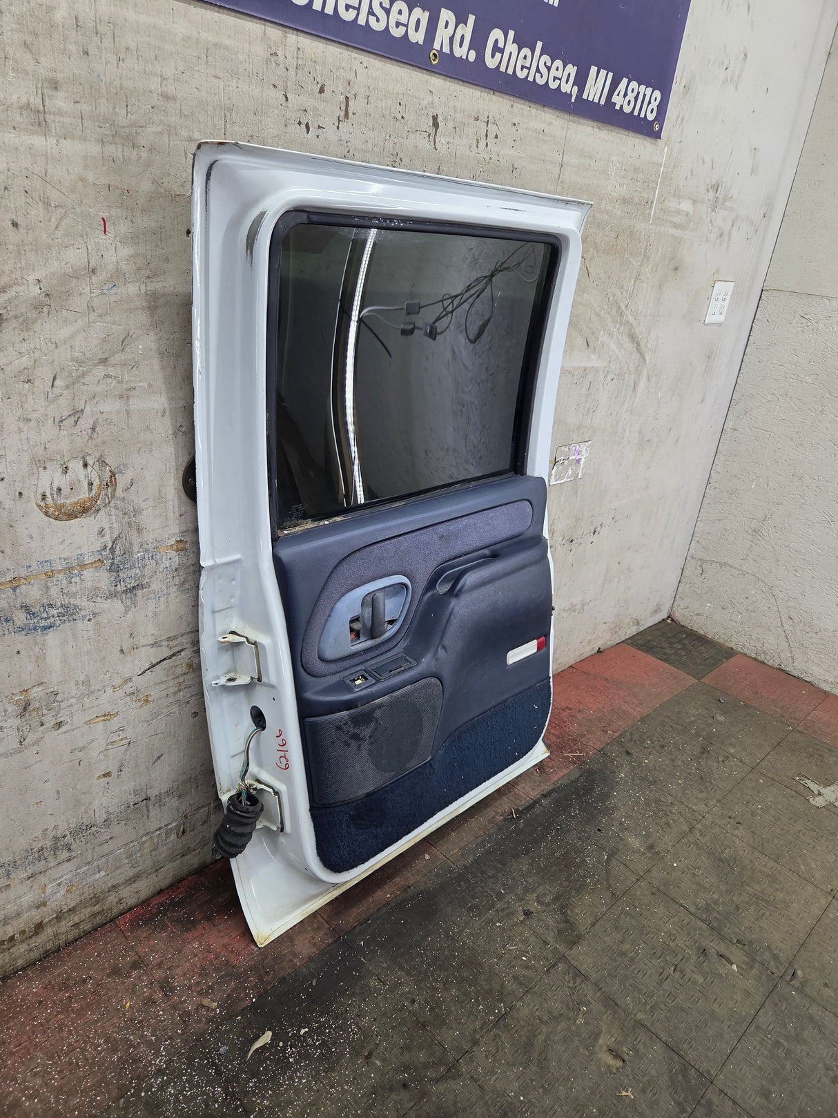 1992-2000 Chevrolet Silverado Suburban GMC Sierra K1500 K2500 K3500 Crew Cab RH Rear Driver Door