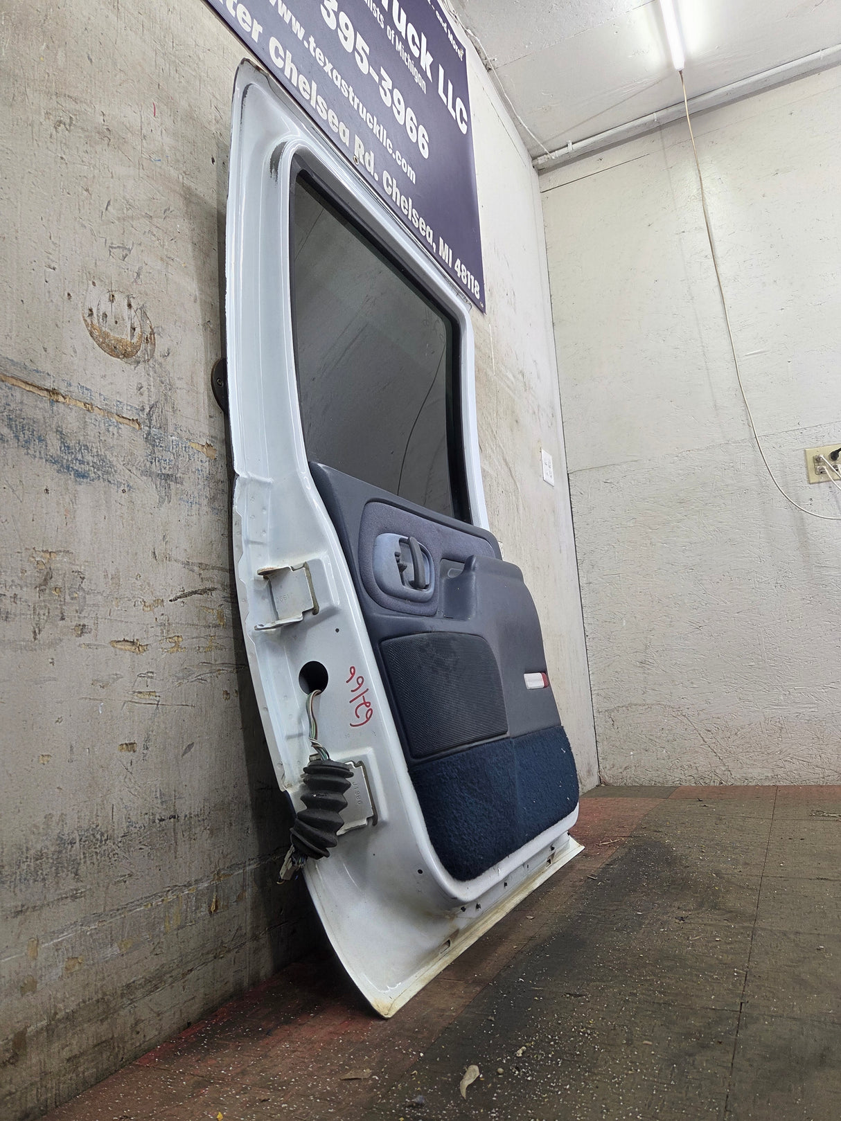 1992-2000 Chevrolet Silverado Suburban GMC Sierra K1500 K2500 K3500 Crew Cab RH Rear Driver Door