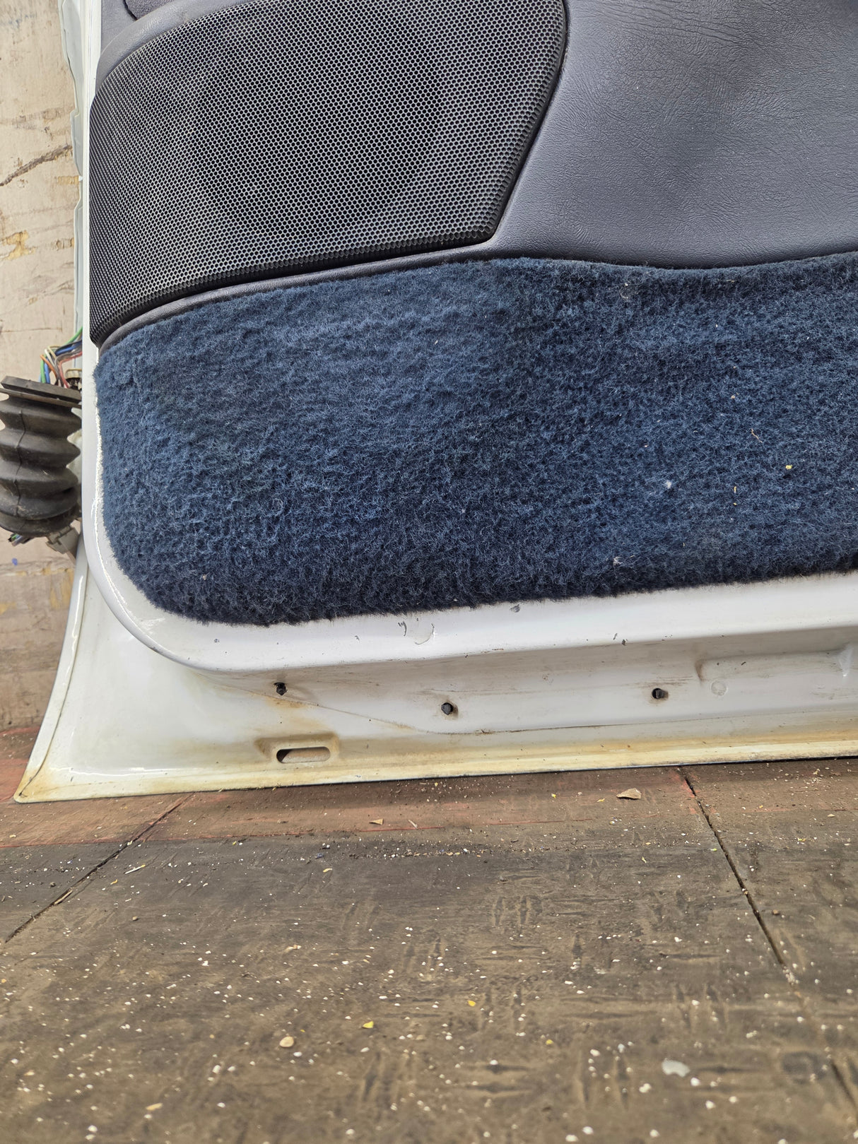 1992-2000 Chevrolet Silverado Suburban GMC Sierra K1500 K2500 K3500 Crew Cab RH Rear Driver Door
