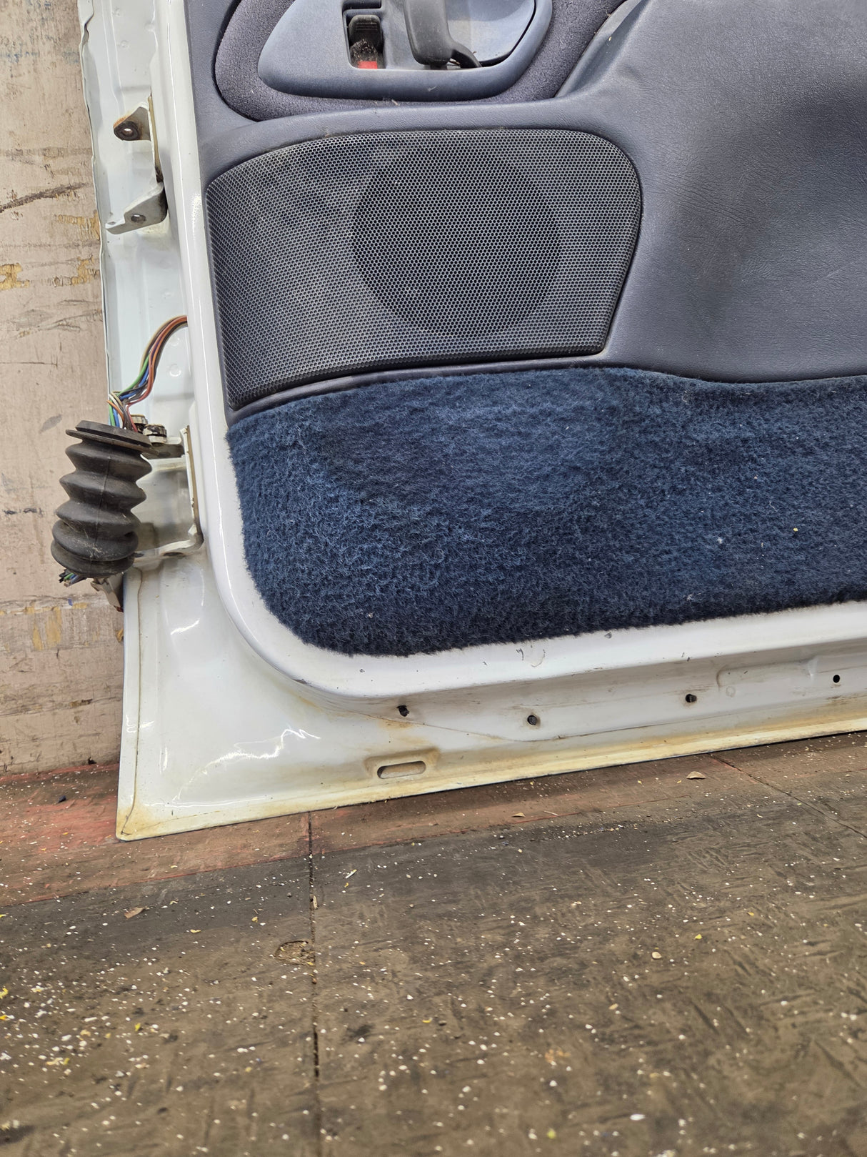 1992-2000 Chevrolet Silverado Suburban GMC Sierra K1500 K2500 K3500 Crew Cab RH Rear Driver Door