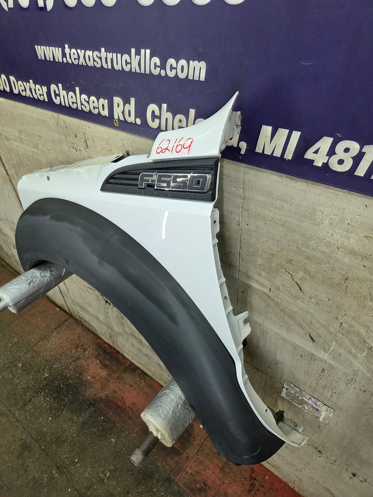 2011-2016 Ford Super Duty F450 F550 LH Driver Side Front Fender