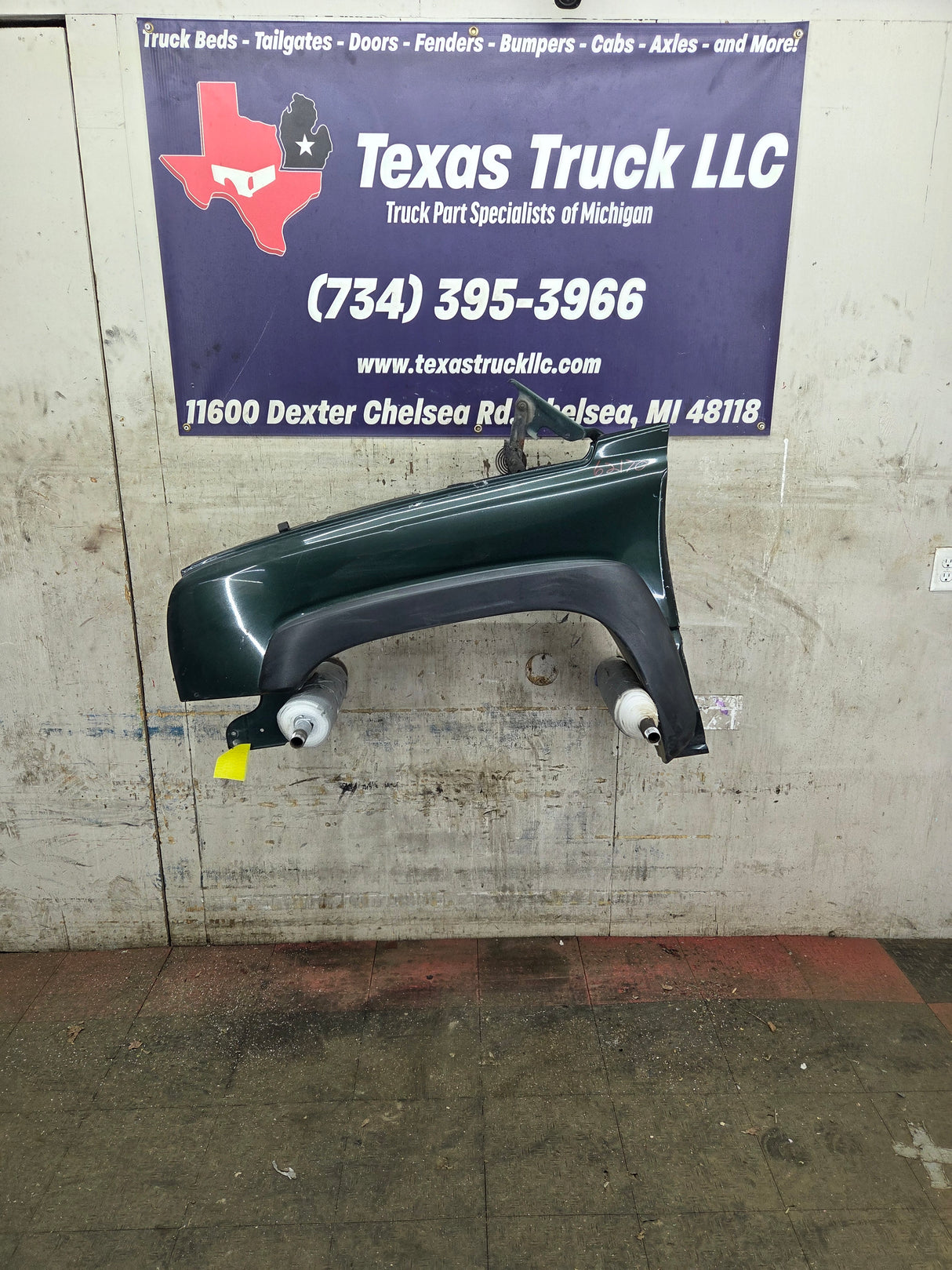 2003-2007 Chevrolet Silverado / Tahoe / Suburban 1500 2500 3500 HD LH Driver Side "Cateye" Front Fender - Medium Green Metallic
