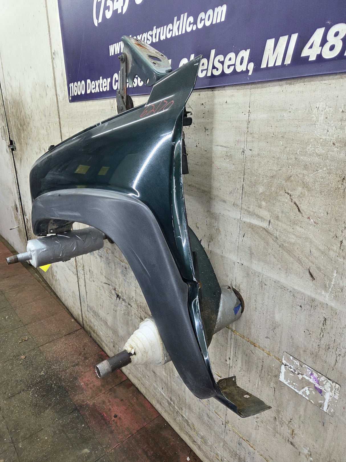 2003-2007 Chevrolet Silverado / Tahoe / Suburban 1500 2500 3500 HD LH Driver Side "Cateye" Front Fender - Medium Green Metallic