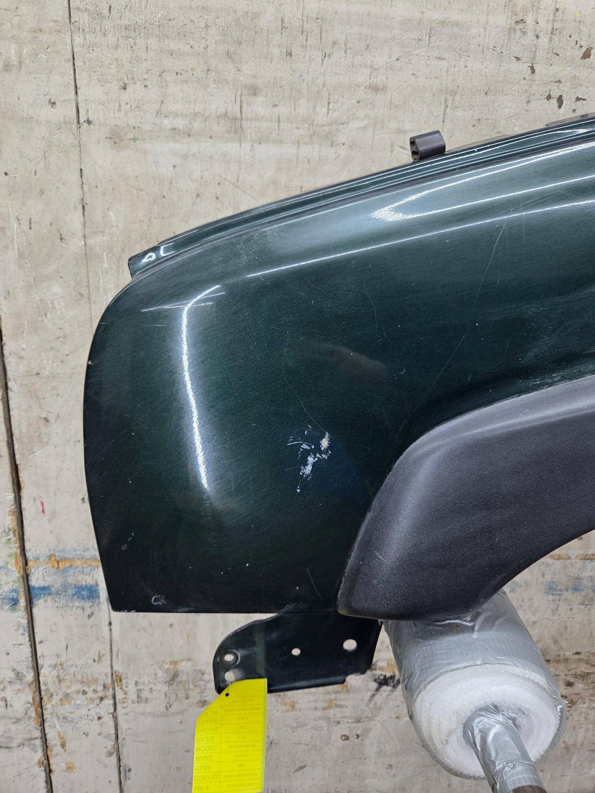 2003-2007 Chevrolet Silverado / Tahoe / Suburban 1500 2500 3500 HD LH Driver Side "Cateye" Front Fender - Medium Green Metallic
