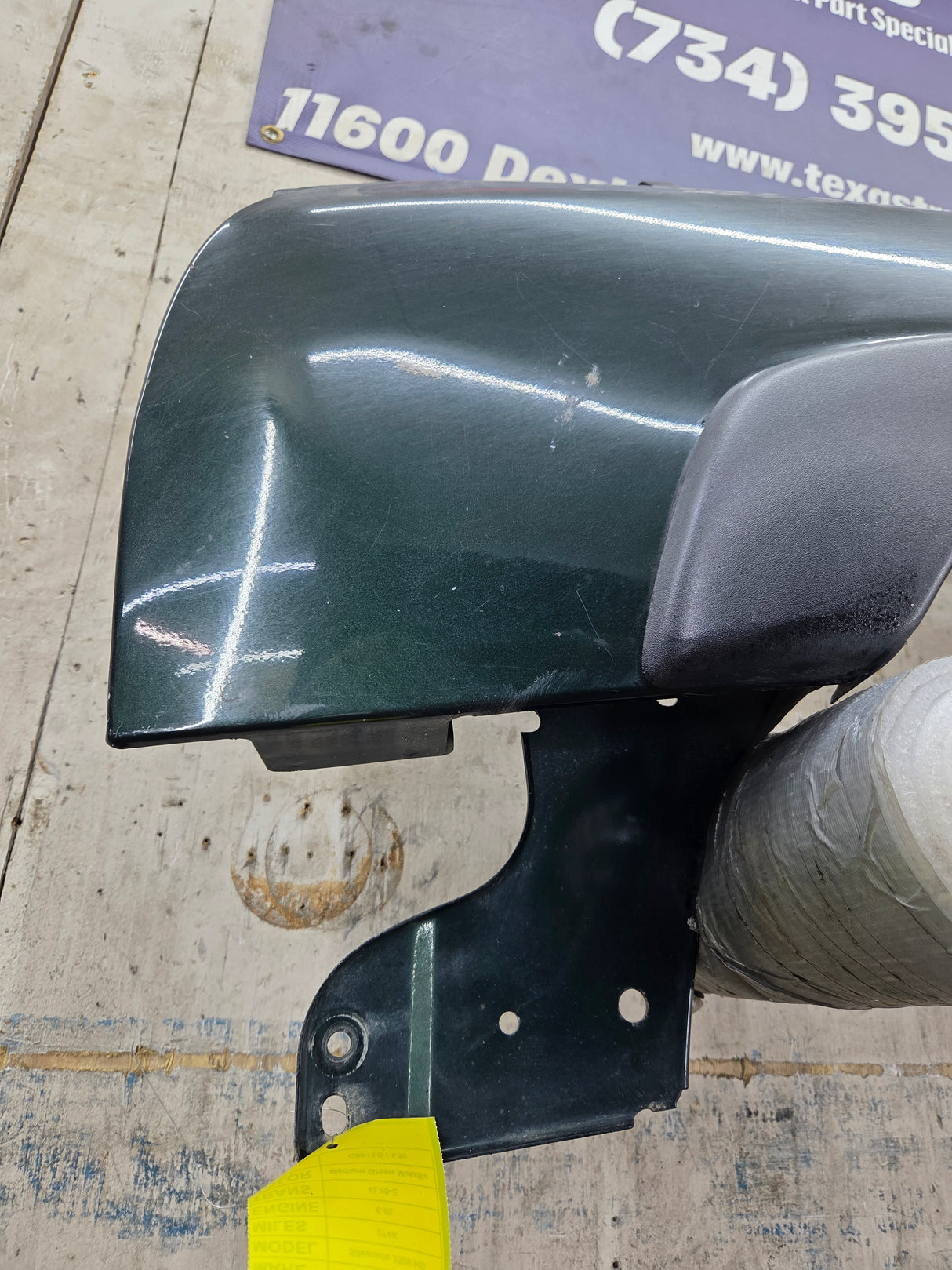 2003-2007 Chevrolet Silverado / Tahoe / Suburban 1500 2500 3500 HD LH Driver Side "Cateye" Front Fender - Medium Green Metallic