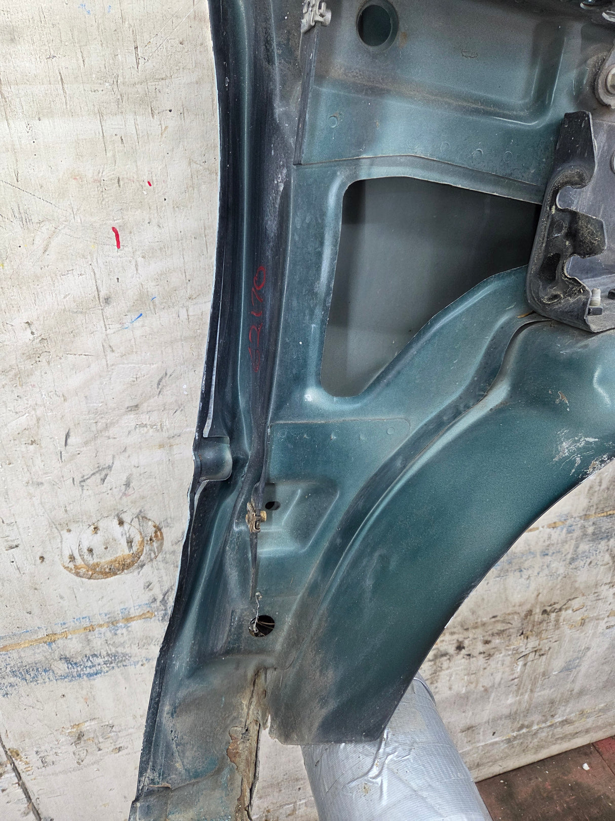 2003-2007 Chevrolet Silverado / Tahoe / Suburban 1500 2500 3500 HD LH Driver Side "Cateye" Front Fender - Medium Green Metallic