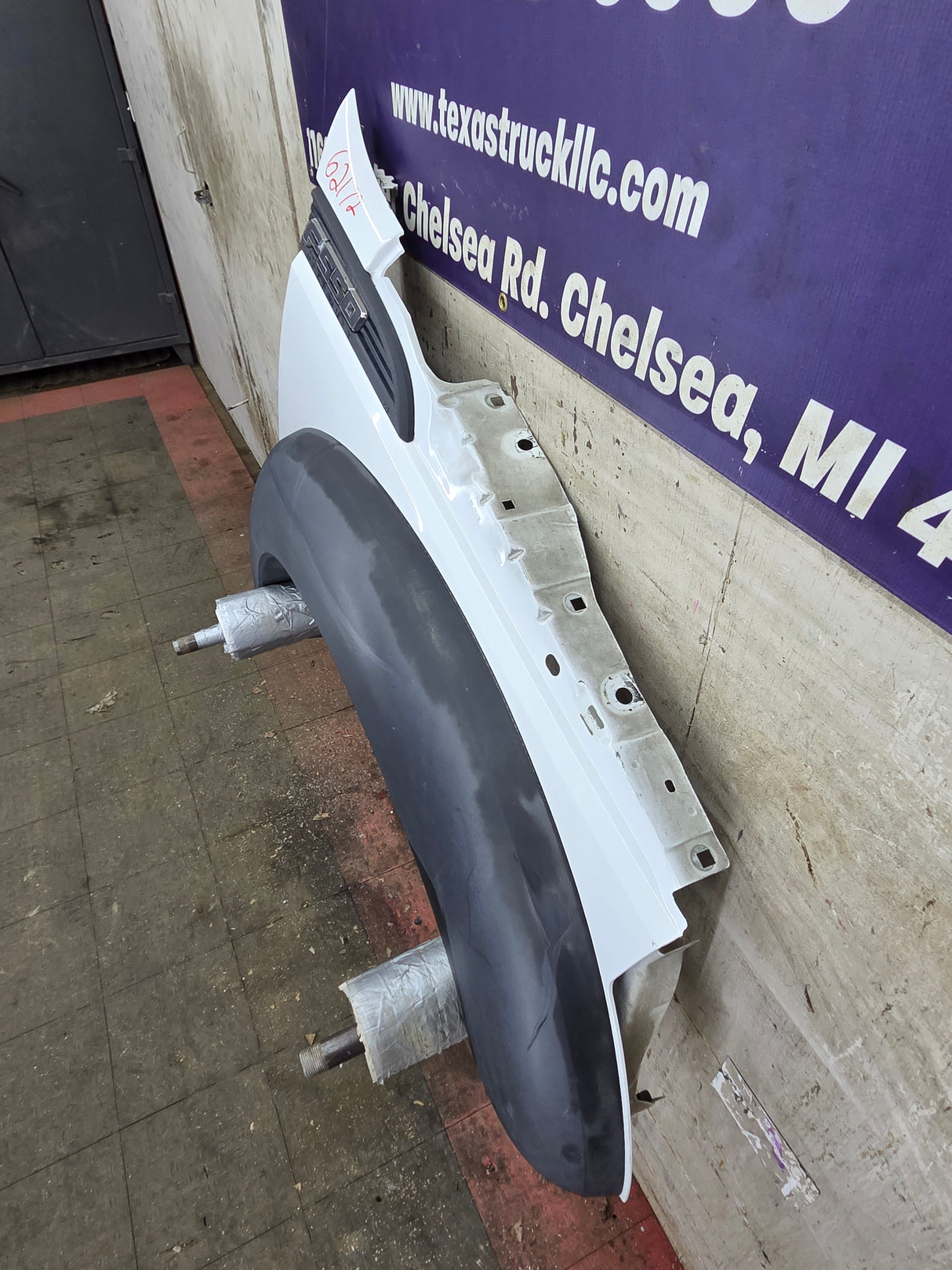 2011-2016 Ford Super Duty F450 F550 RH Passenger Side Front Fender