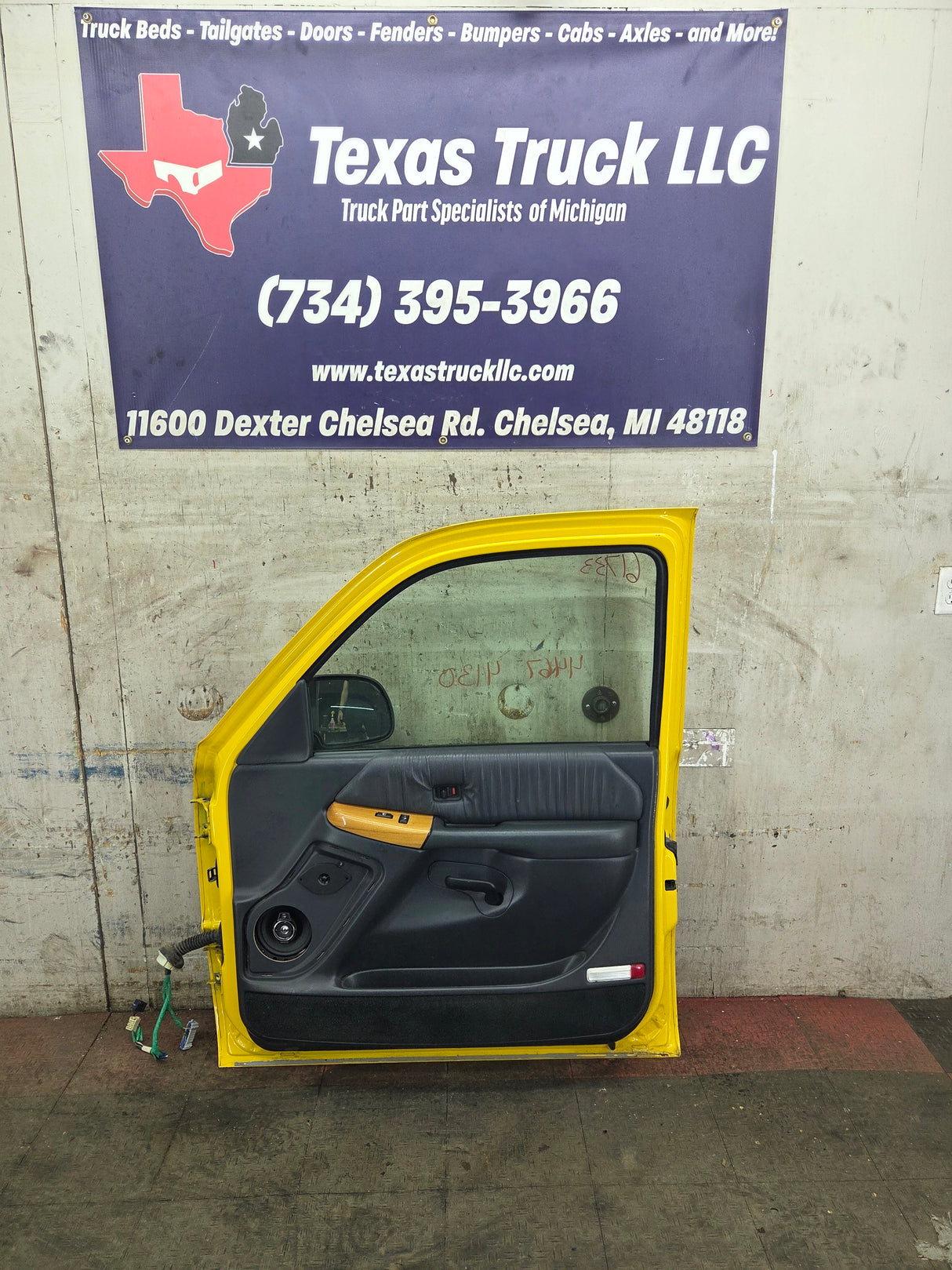 1999-2006 Chevrolet Silverado / GMC Sierra 1500 2500 3500 HD Front Passenger Side Door RH
