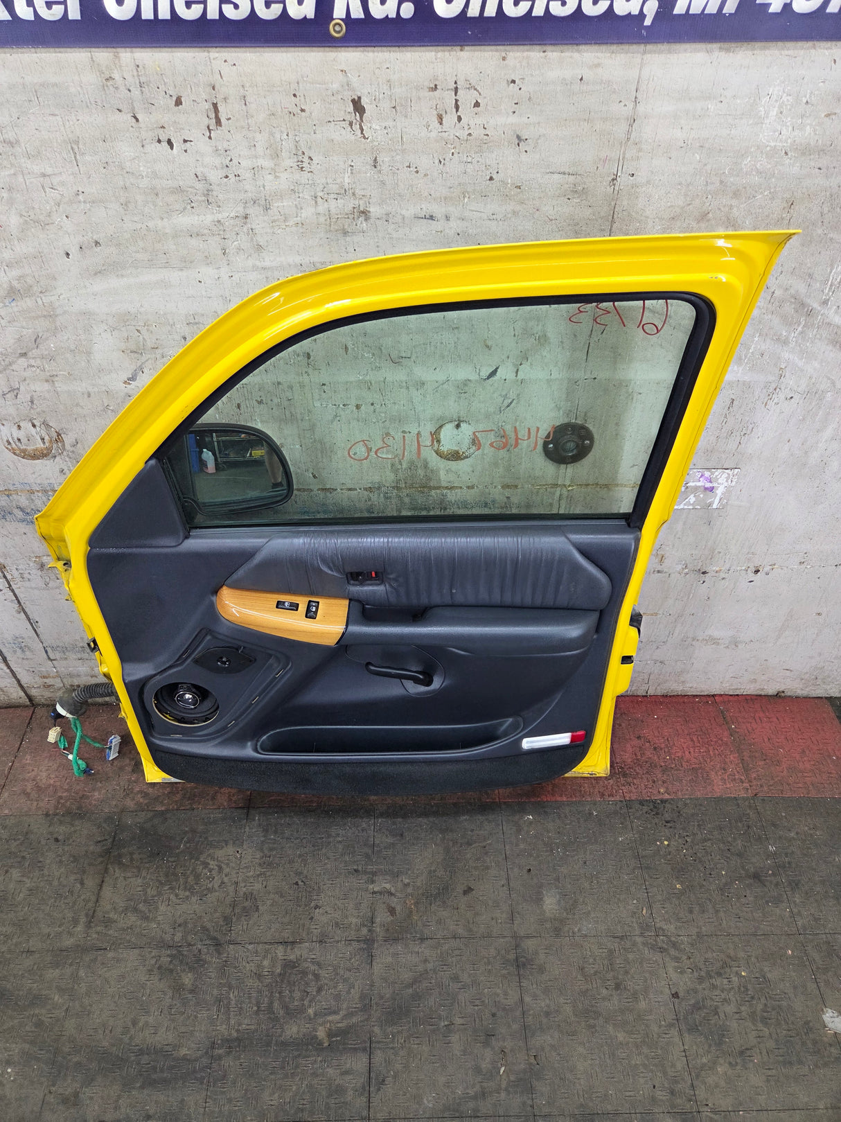 1999-2006 Chevrolet Silverado / GMC Sierra 1500 2500 3500 HD Front Passenger Side Door RH