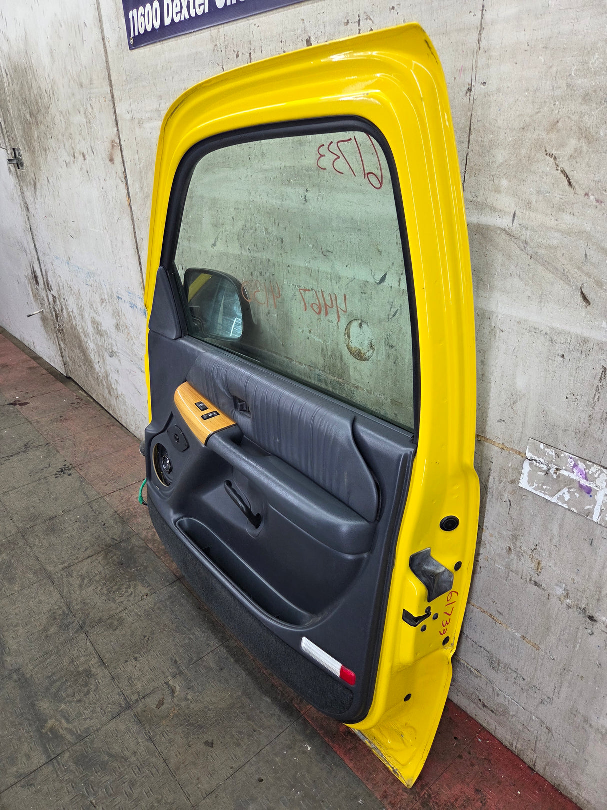 1999-2006 Chevrolet Silverado / GMC Sierra 1500 2500 3500 HD Front Passenger Side Door RH