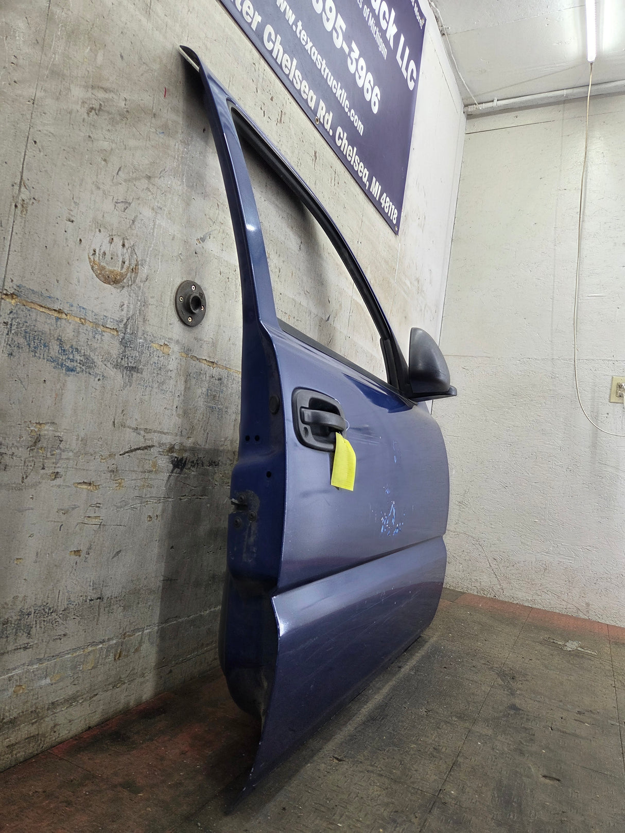 1999-2006 Chevrolet Silverado / GMC Sierra 1500 2500 3500 HD Front Passenger Side Door RH