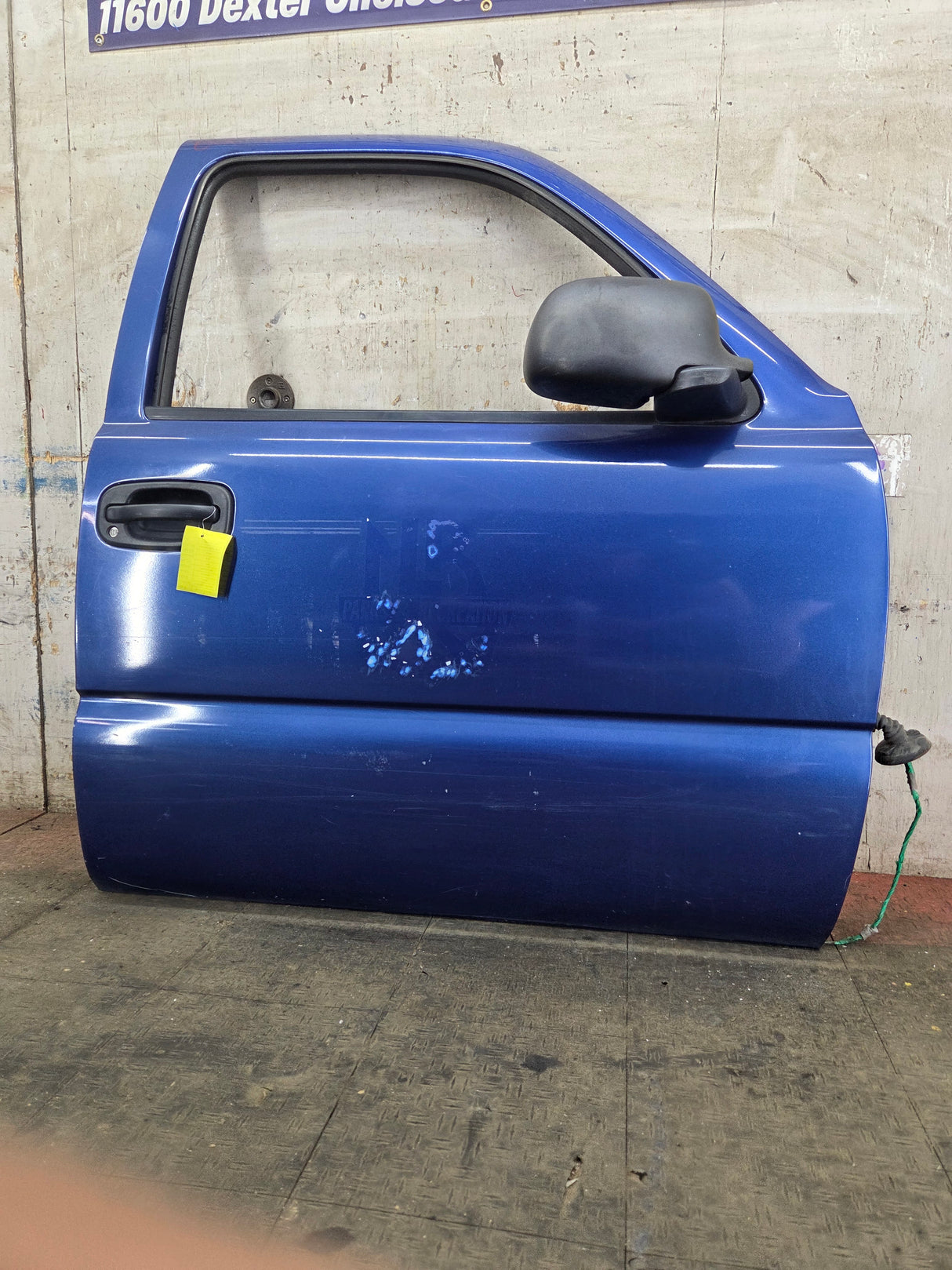 1999-2006 Chevrolet Silverado / GMC Sierra 1500 2500 3500 HD Front Passenger Side Door RH