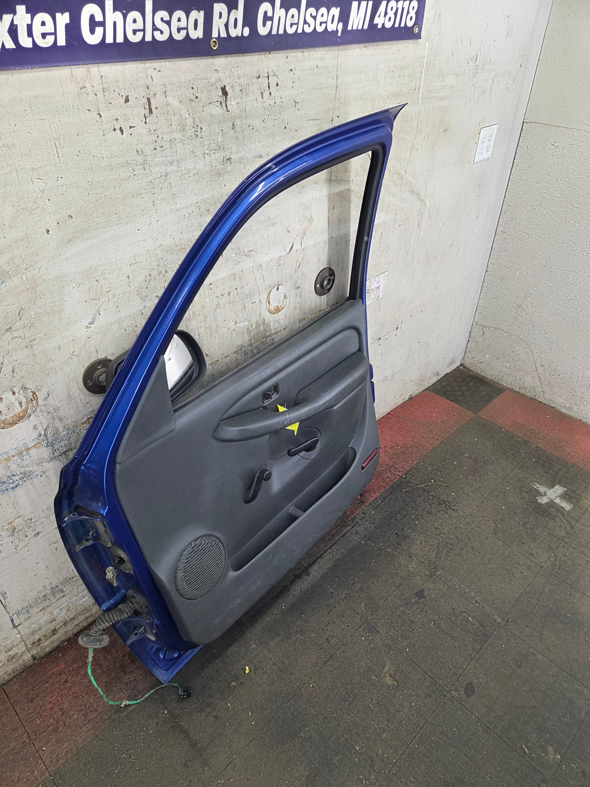 1999-2006 Chevrolet Silverado / GMC Sierra 1500 2500 3500 HD Front Passenger Side Door RH