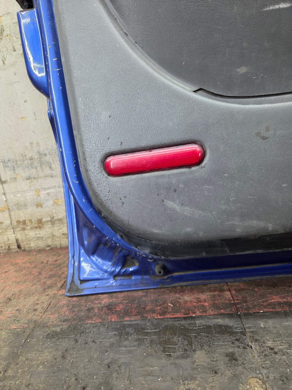 1999-2006 Chevrolet Silverado / GMC Sierra 1500 2500 3500 HD Front Driver Side Door LH
