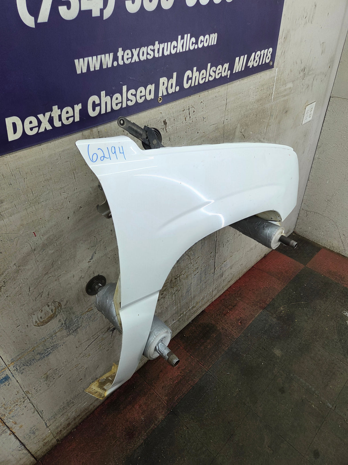2003-2007 Chevrolet Silverado / Tahoe / Suburban 1500 2500 3500 HD RH Passenger Side "Cateye" Front Fender