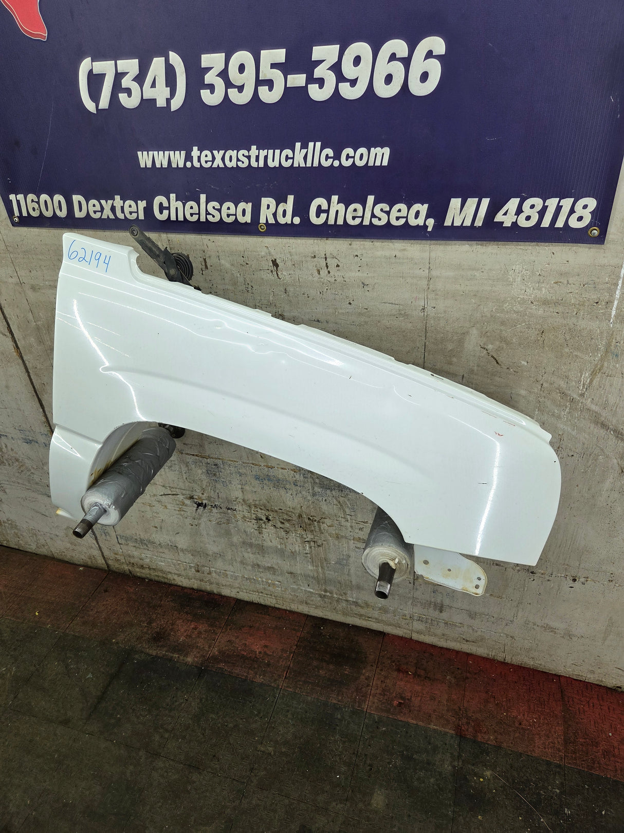 2003-2007 Chevrolet Silverado / Tahoe / Suburban 1500 2500 3500 HD RH Passenger Side "Cateye" Front Fender