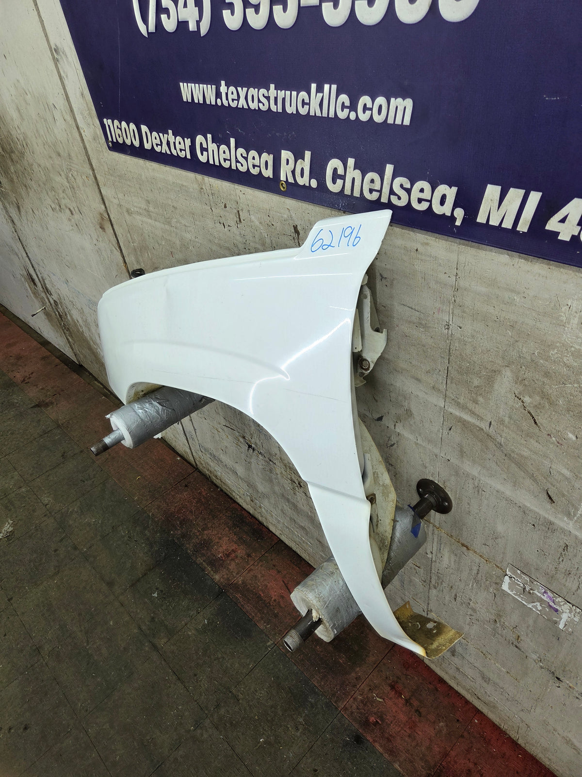 2003-2007 Chevrolet Silverado / Tahoe / Suburban 1500 2500 3500 HD LH Driver Side "Cateye" Front Fender