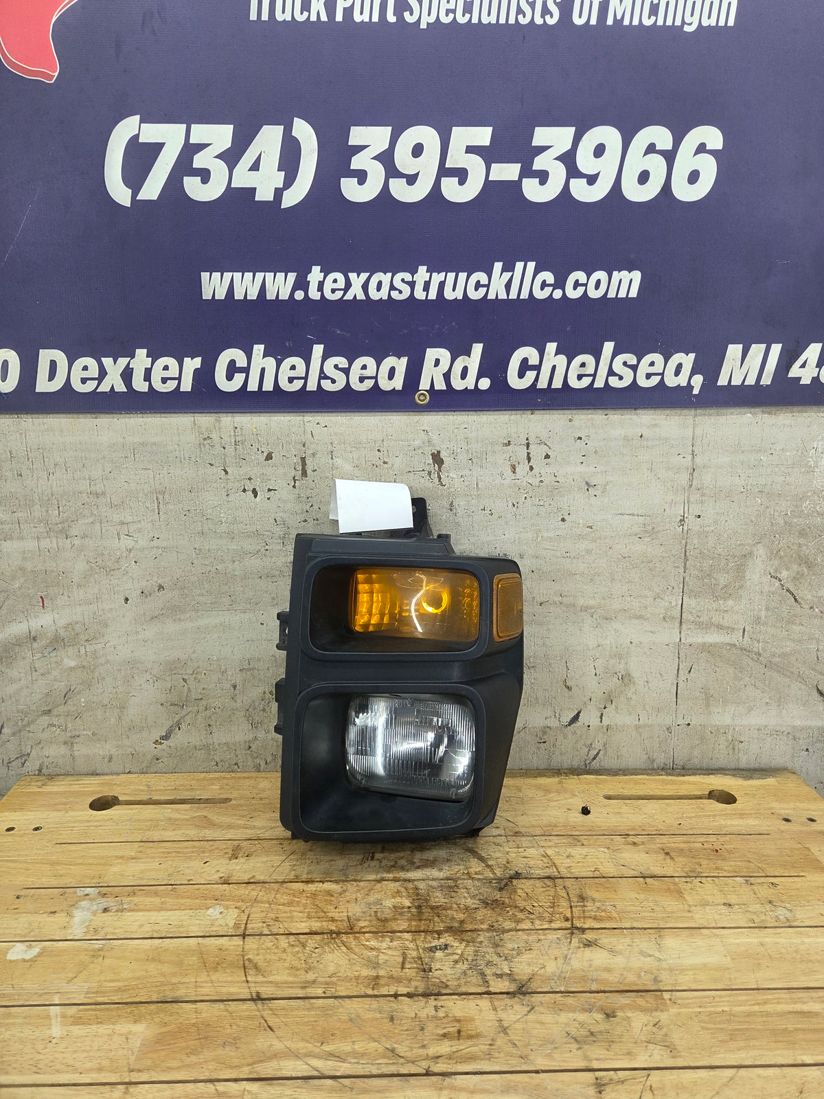 2008-2010 Ford Super Duty F250 F350 F450 F550 LH Driver Side Head Light 7C34-13101-A