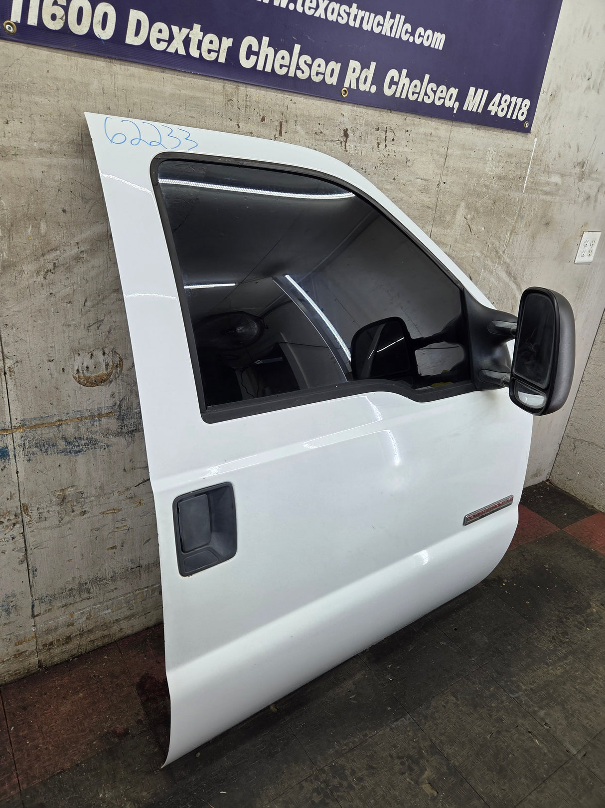 1999-2007 Ford Super Duty RH Passenger Side Front Door F250 F350 F450 F550