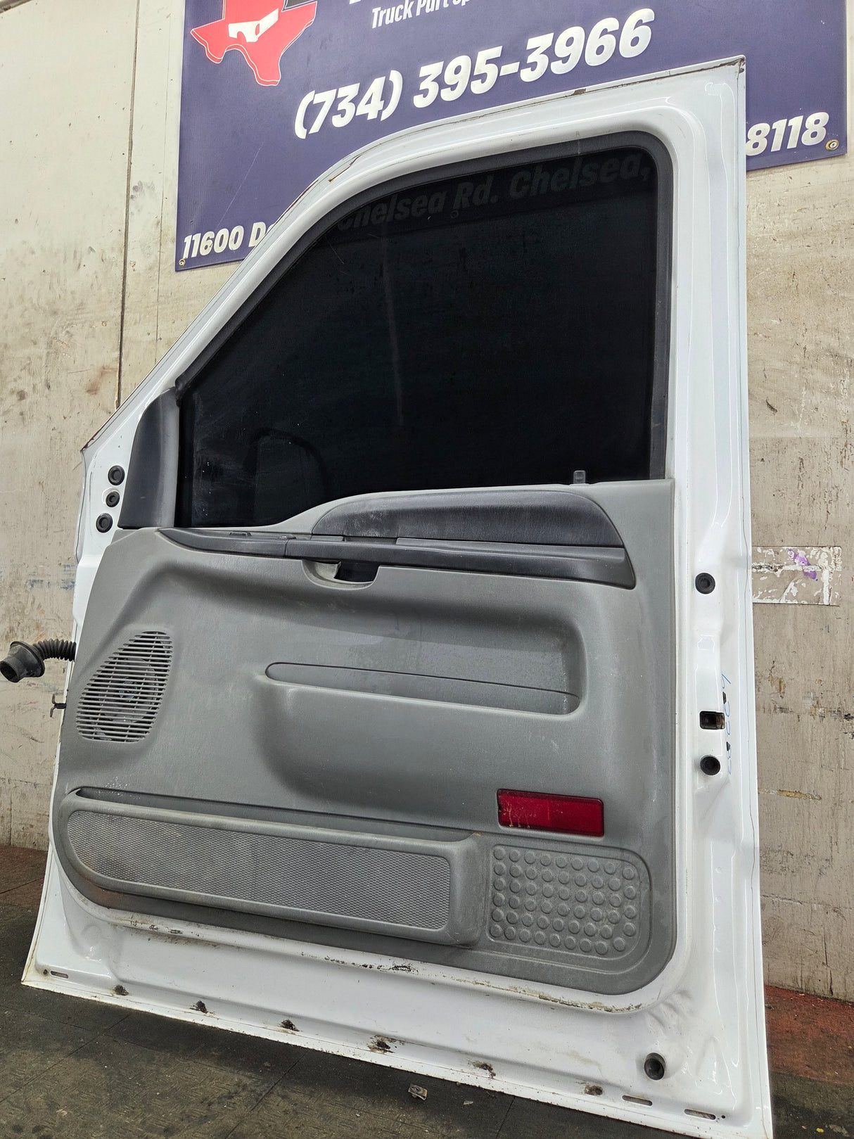 1999-2007 Ford Super Duty RH Passenger Side Front Door F250 F350 F450 F550