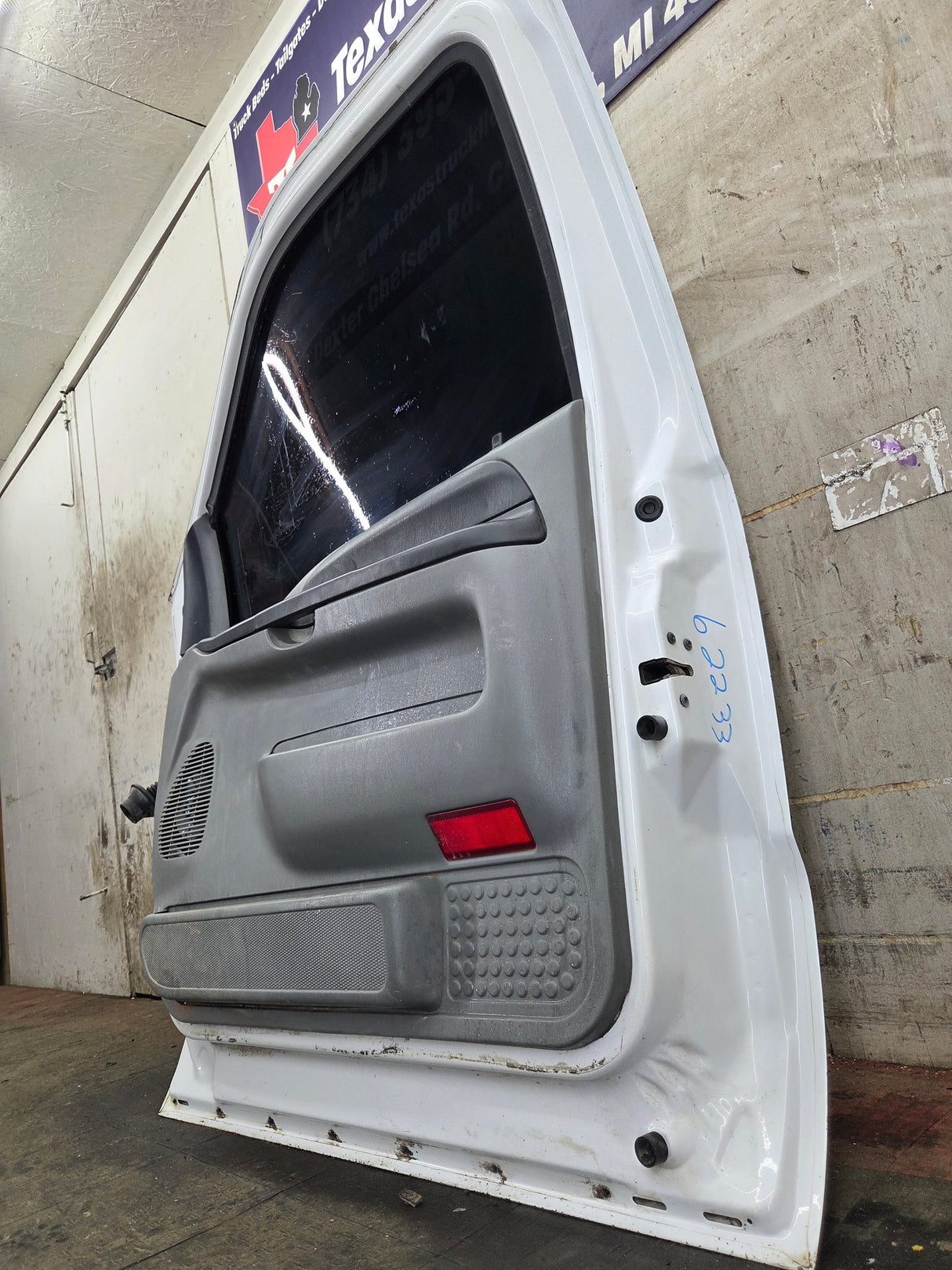 1999-2007 Ford Super Duty RH Passenger Side Front Door F250 F350 F450 F550