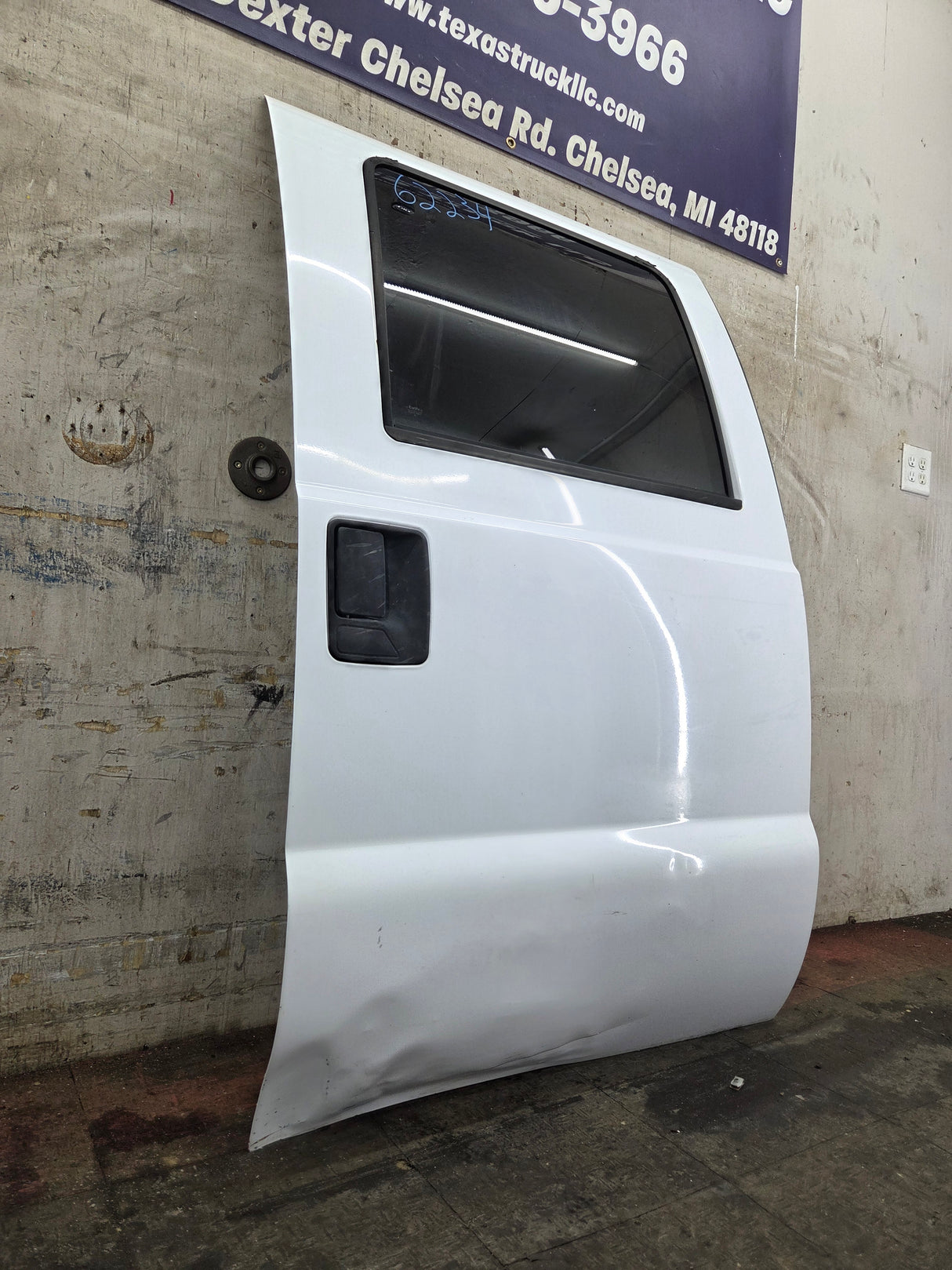 1999-2007 Ford Super Duty RH Passenger Side Rear Crew Cab Door F250 F350 F450 F550 *Damage*