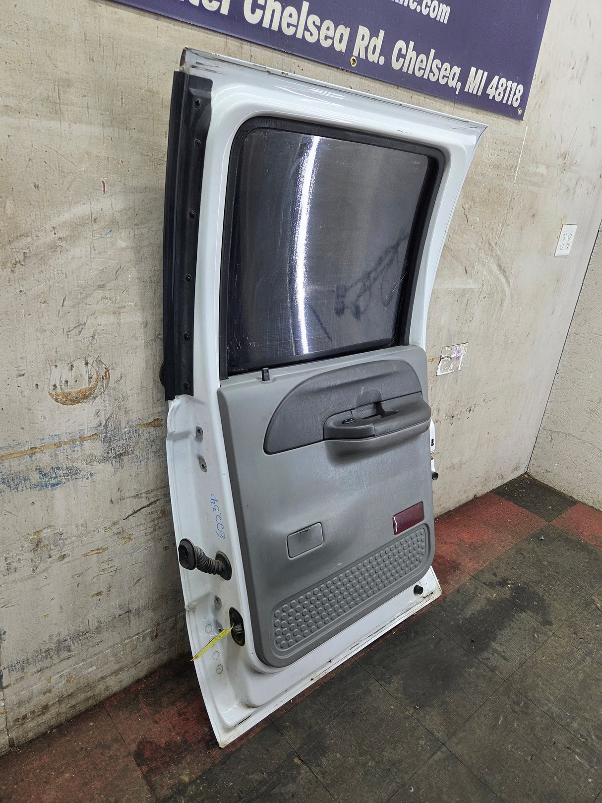 1999-2007 Ford Super Duty RH Passenger Side Rear Crew Cab Door F250 F350 F450 F550 *Damage*
