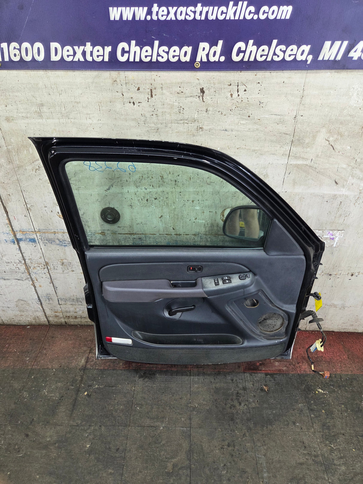 1999-2006 Chevrolet Silverado / GMC Sierra 1500 2500 3500 HD Front Driver Side Door LH