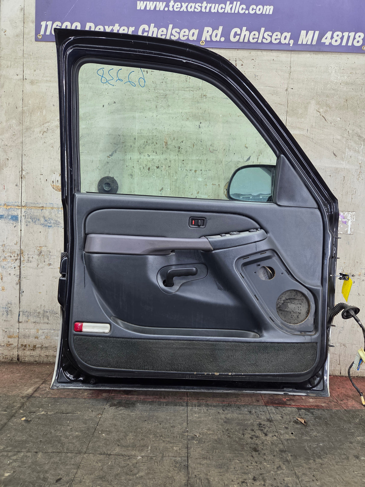 1999-2006 Chevrolet Silverado / GMC Sierra 1500 2500 3500 HD Front Driver Side Door LH
