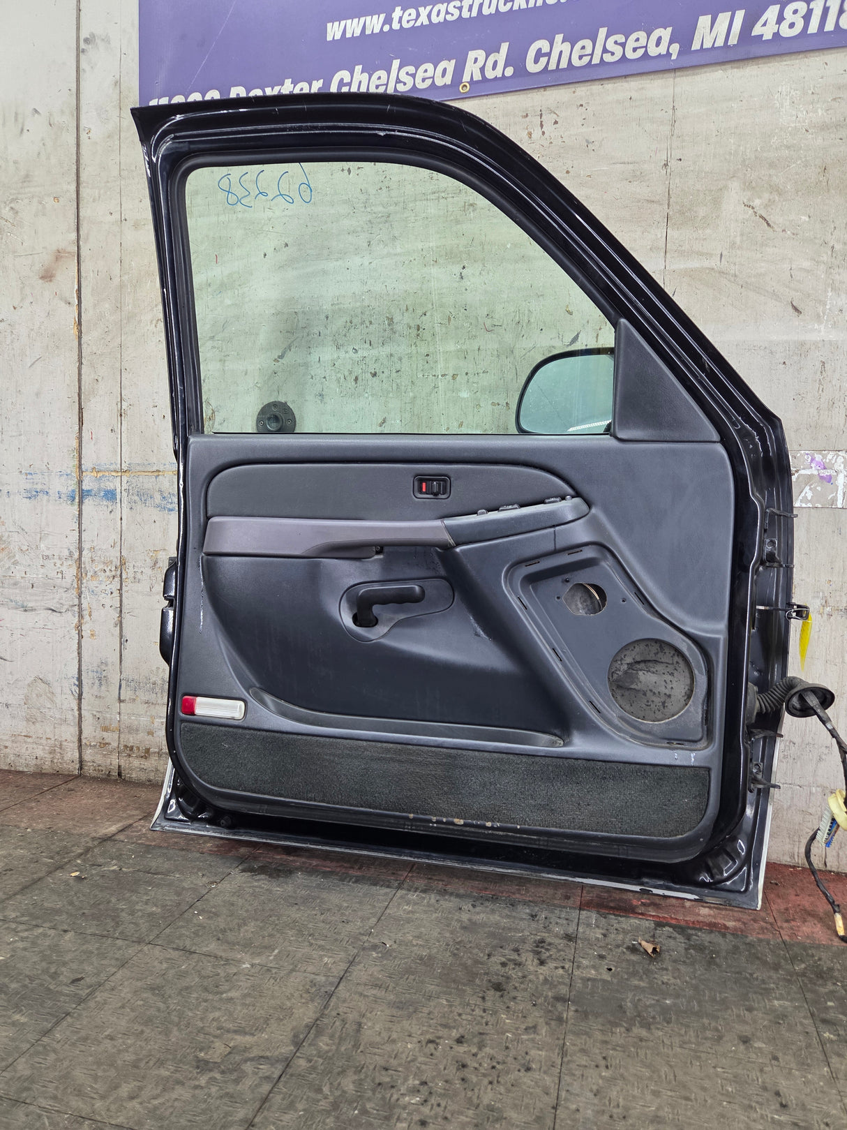 1999-2006 Chevrolet Silverado / GMC Sierra 1500 2500 3500 HD Front Driver Side Door LH