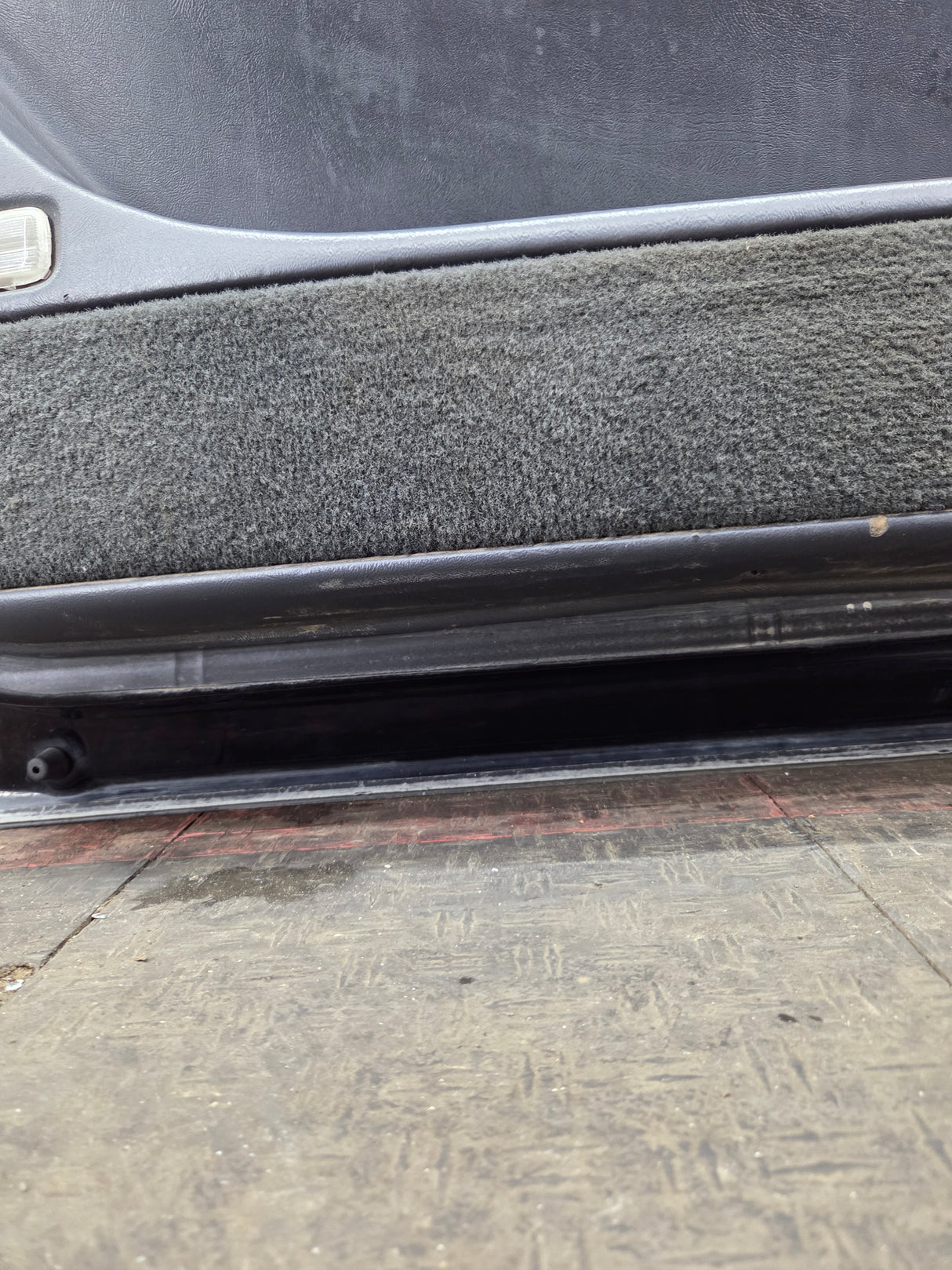 1999-2006 Chevrolet Silverado / GMC Sierra 1500 2500 3500 HD Front Driver Side Door LH