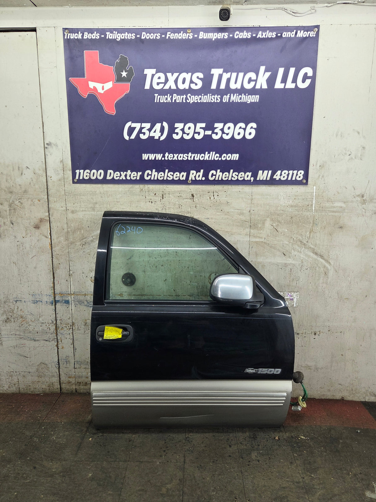1999-2006 Chevrolet Silverado / GMC Sierra 1500 2500 3500 HD Front Passenger Side Door RH
