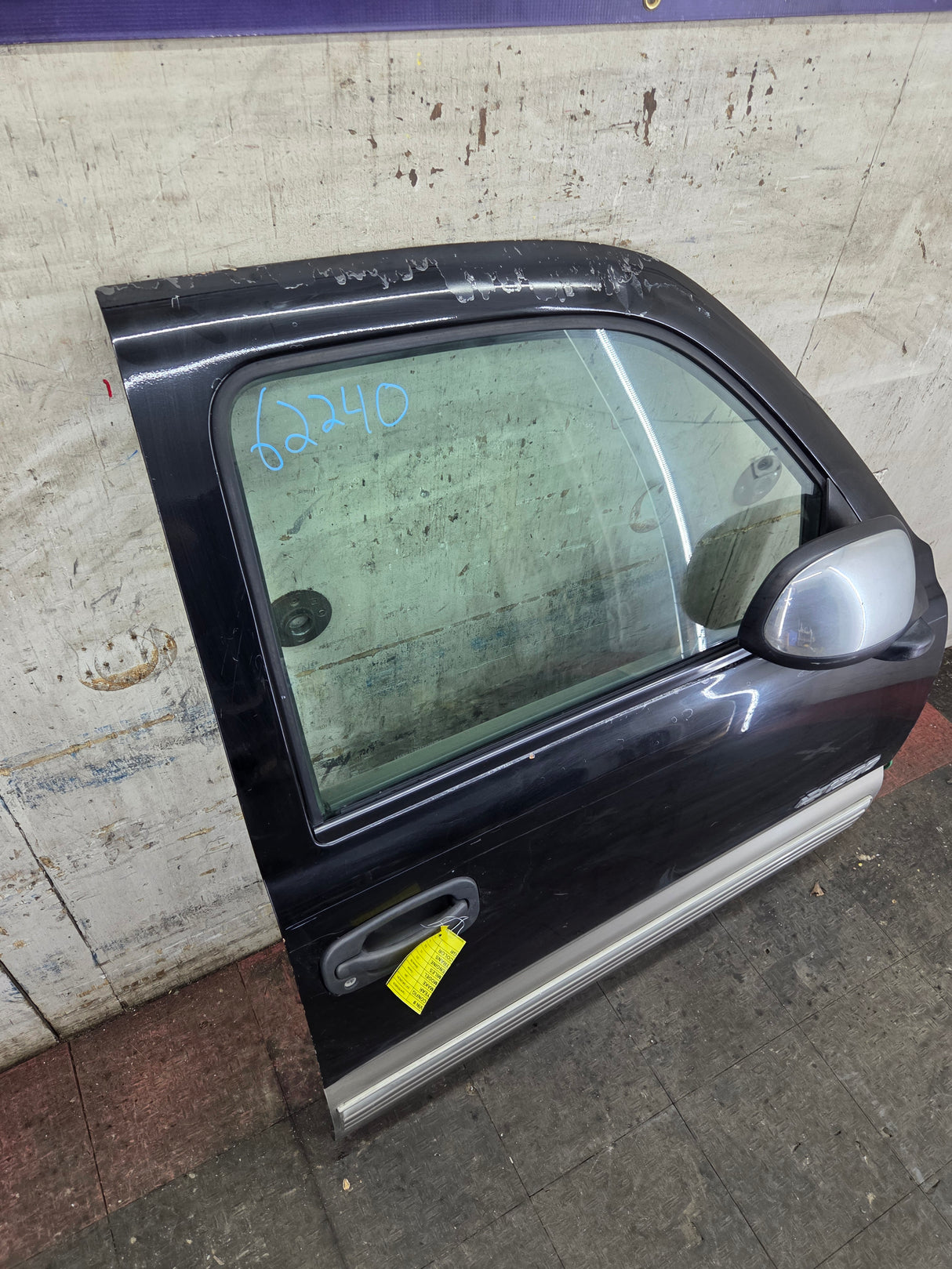 1999-2006 Chevrolet Silverado / GMC Sierra 1500 2500 3500 HD Front Passenger Side Door RH